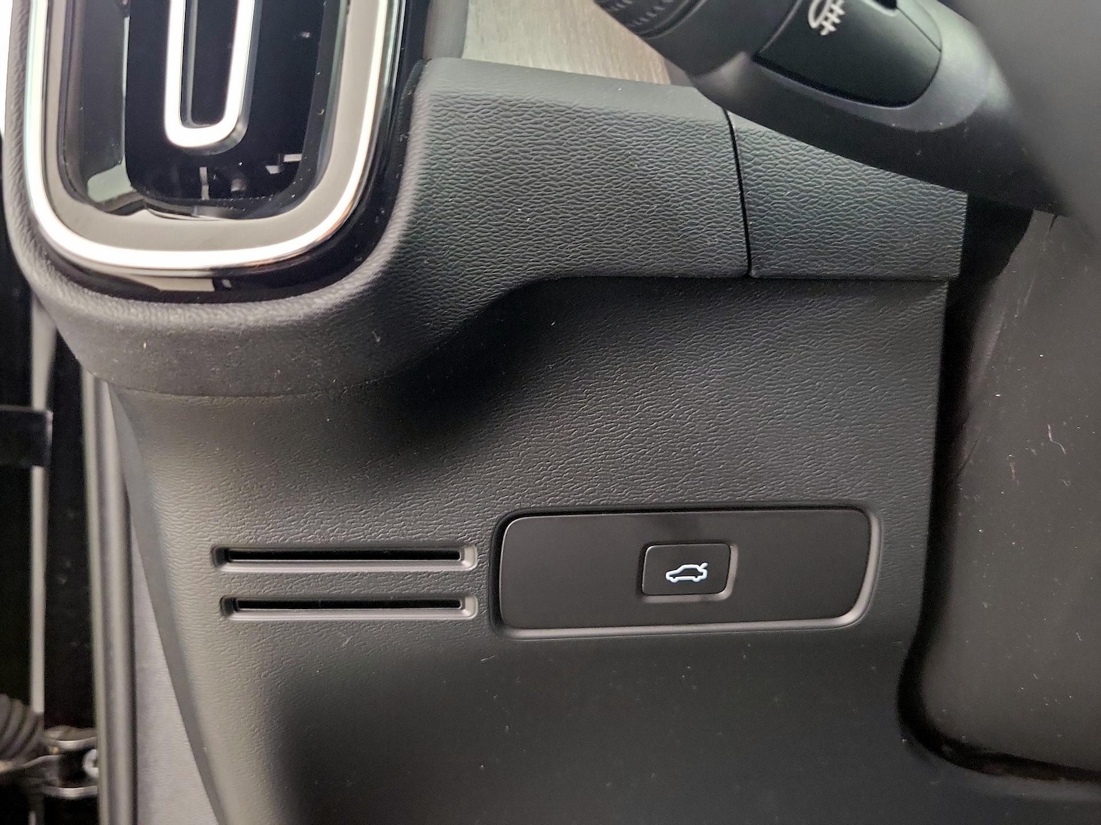 2023 Volvo XC40 Ultimate - Photo 14
