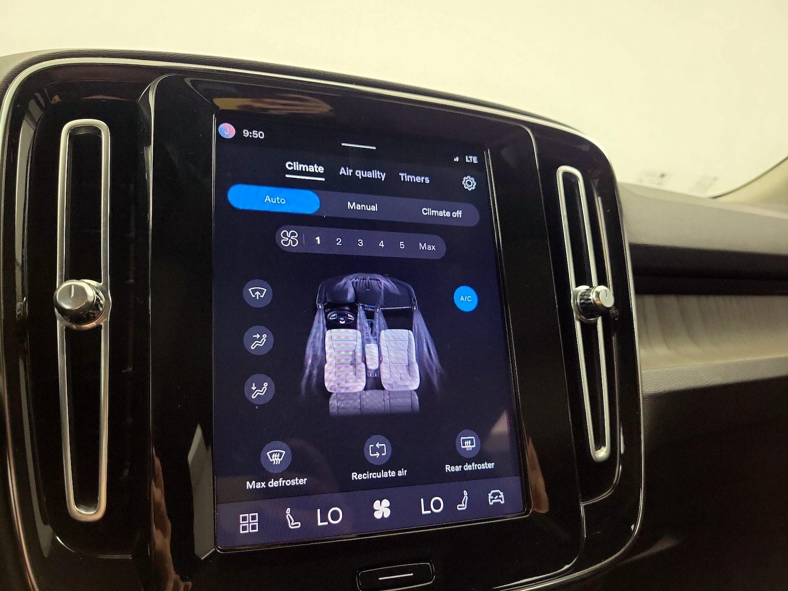 2023 Volvo XC40 Ultimate - Photo 17
