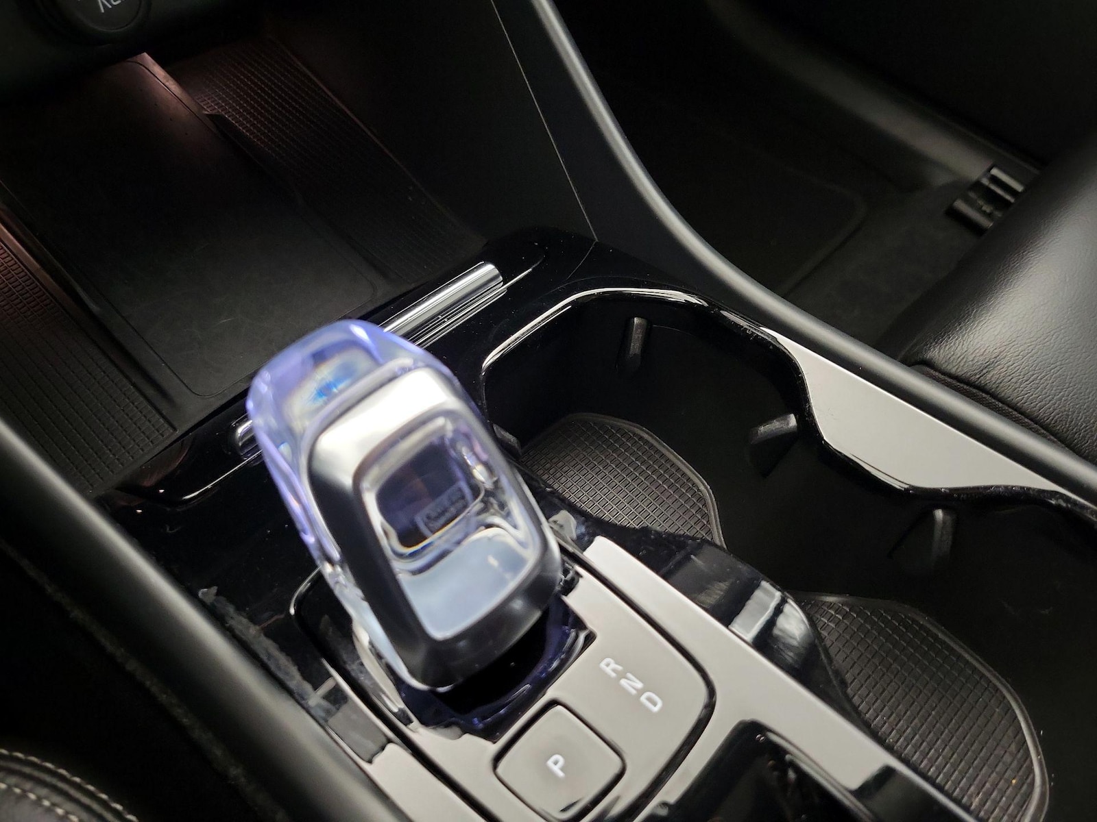 2023 Volvo XC40 Ultimate - Photo 18