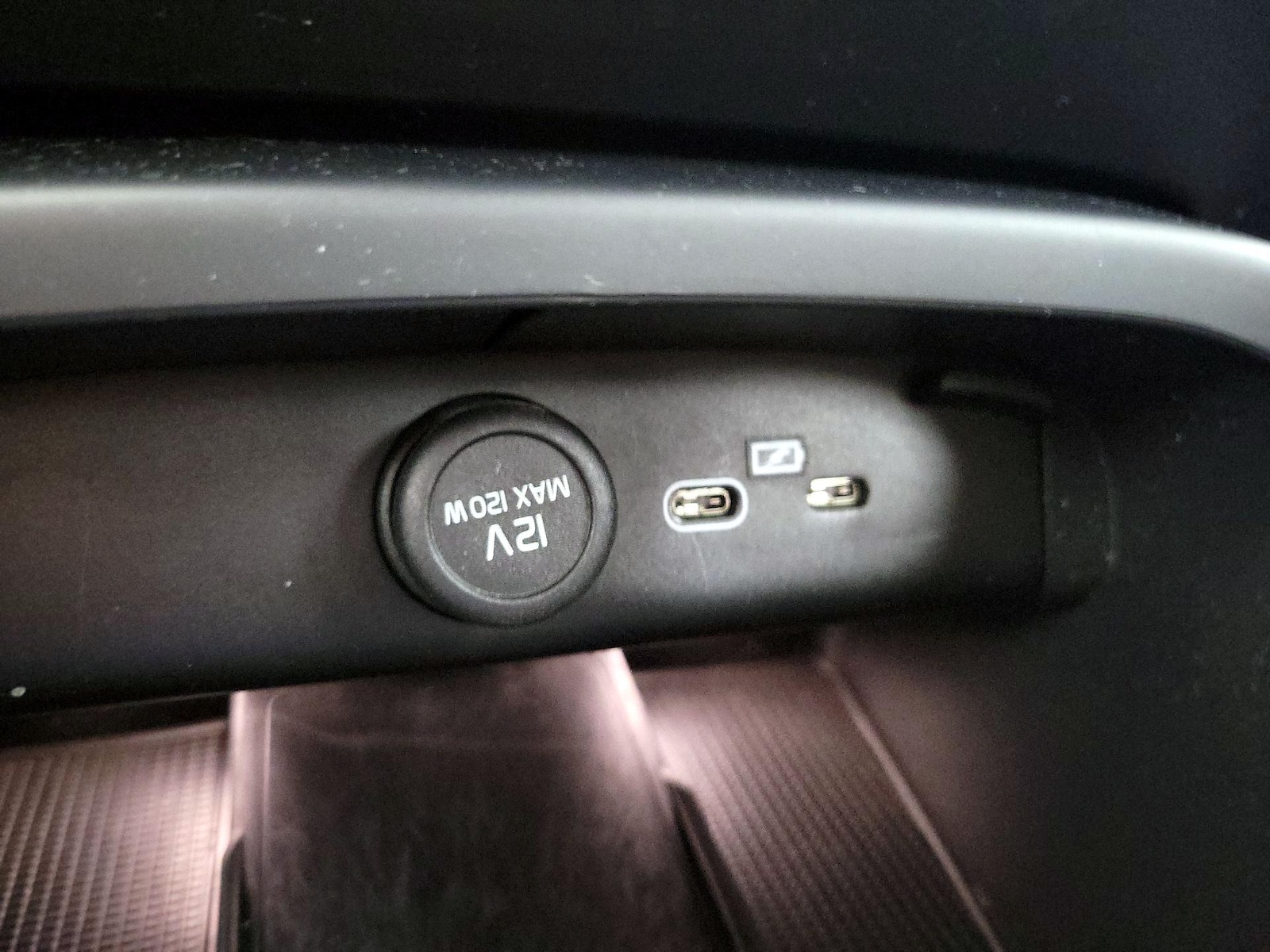 2023 Volvo XC40 Ultimate - Photo 19