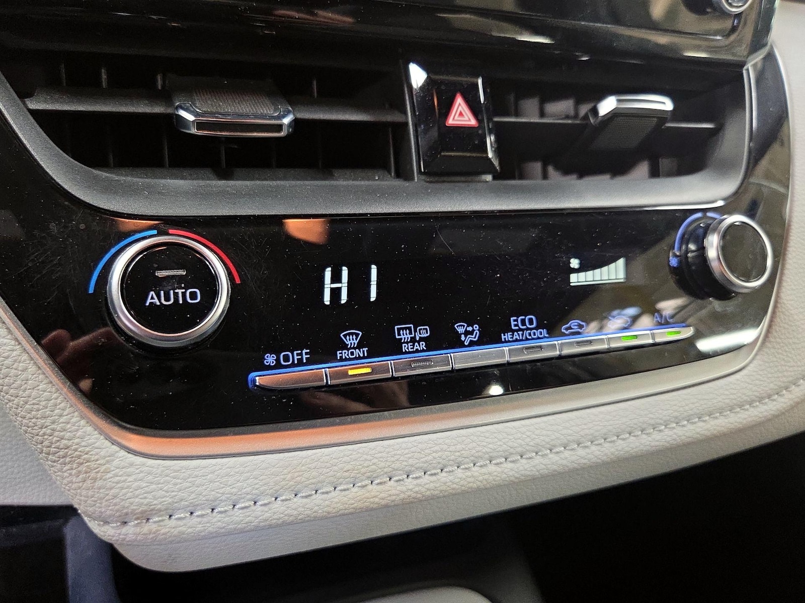 2020 Toyota Corolla SE - Photo 17