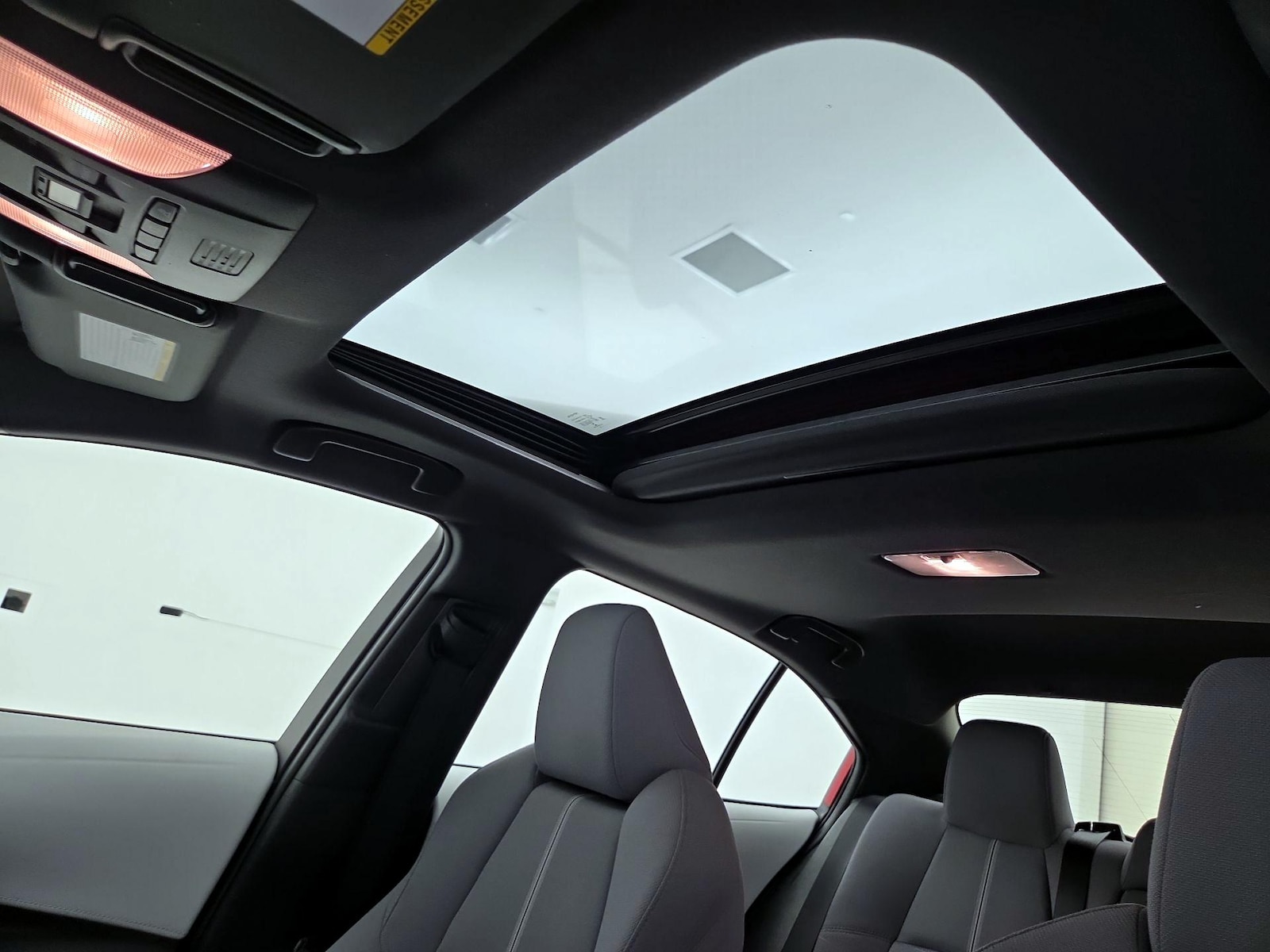 Sunroof(s) & Overhead Airbags