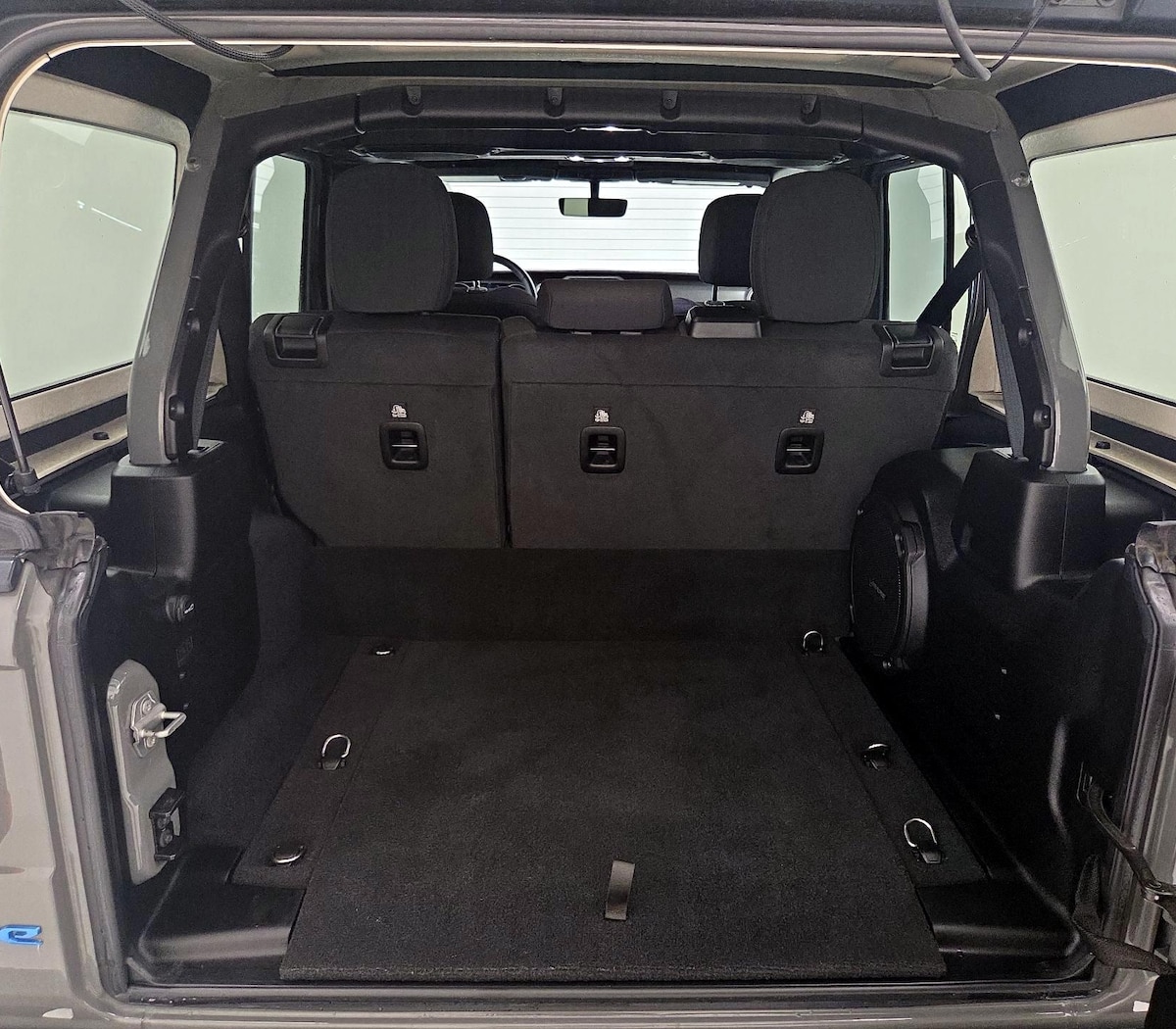 Trunk/Cargo (Seats Up)