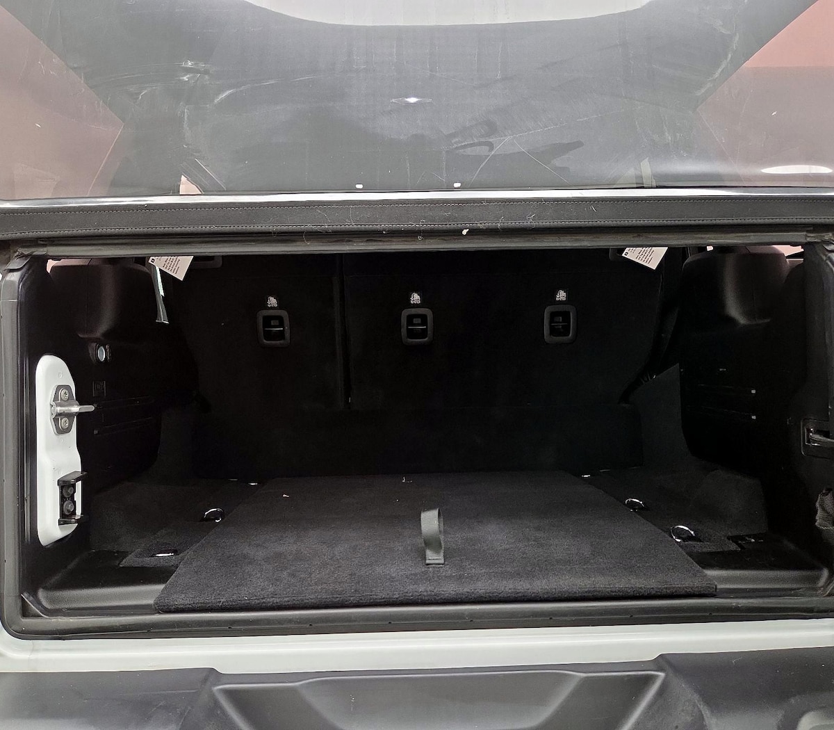 Trunk/Cargo (Seats Up)