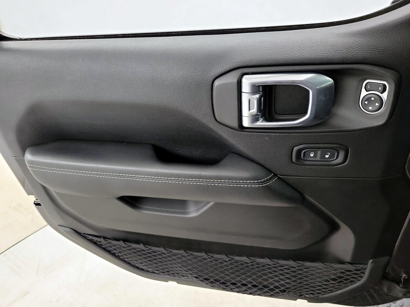 2021 Jeep Wrangler Unlimited Sahara 4XE - Photo 13