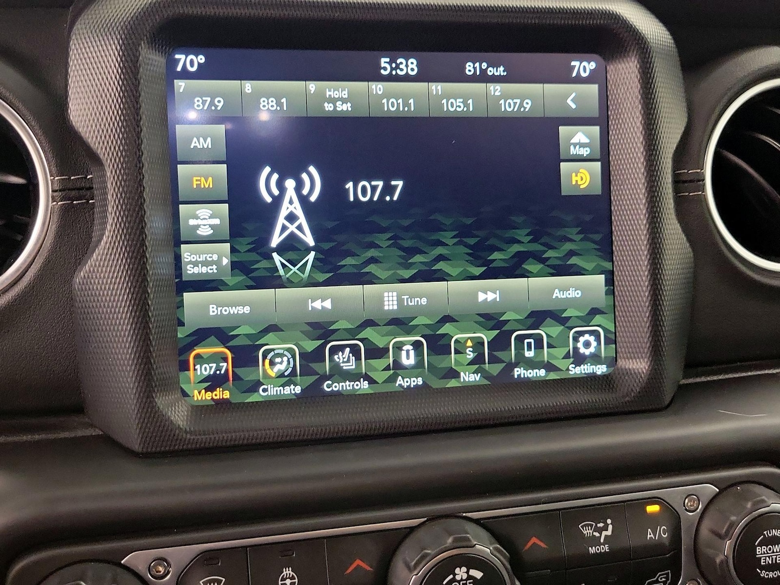 2021 Jeep Wrangler Unlimited Sahara 4XE - Photo 17