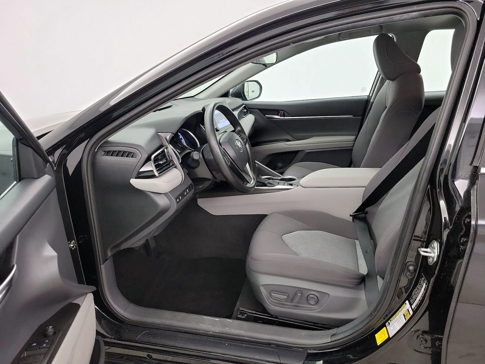 2021 Toyota Camry LE - Photo 12