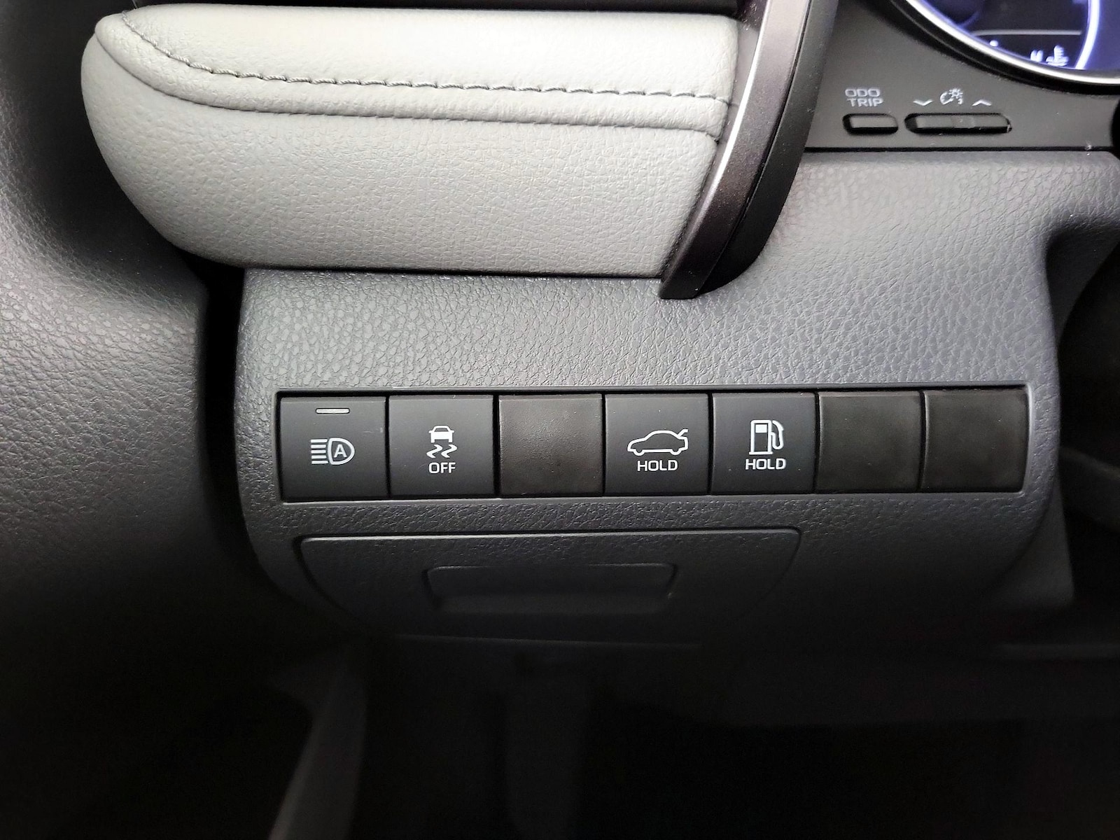 2021 Toyota Camry LE - Photo 14