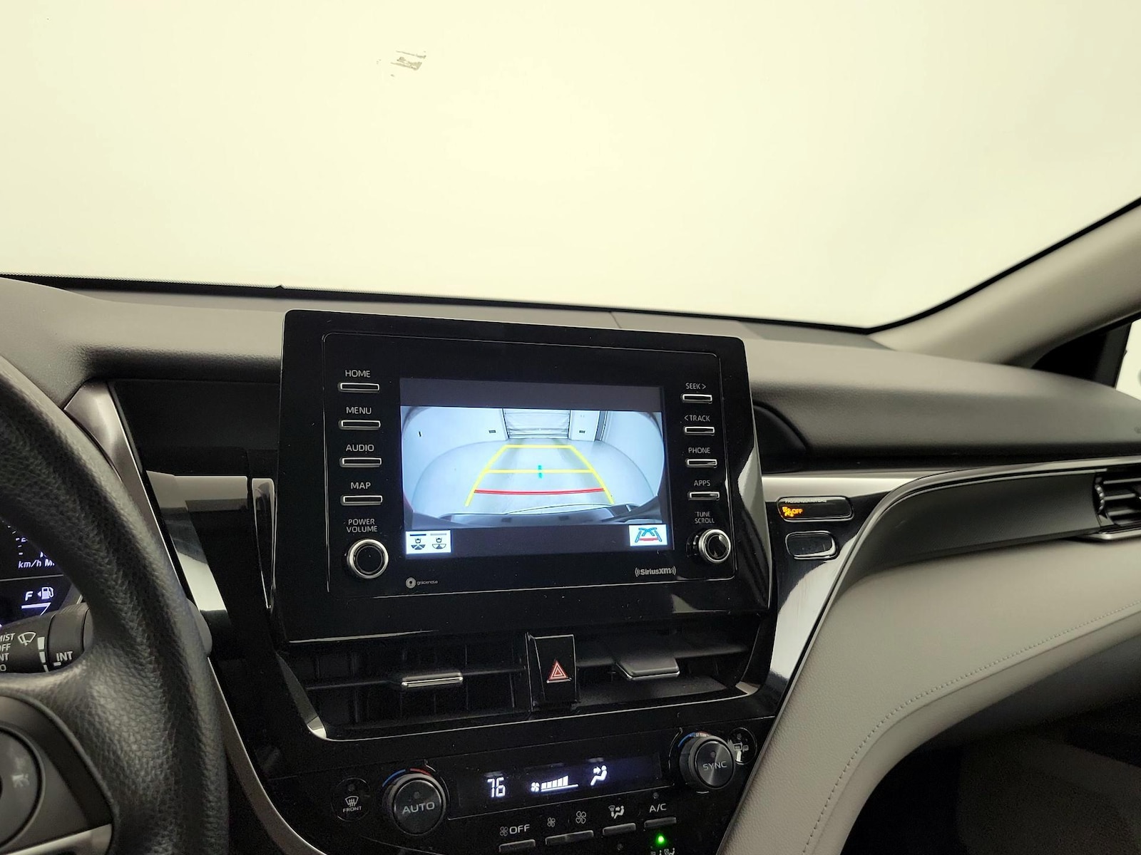 2021 Toyota Camry LE - Photo 15