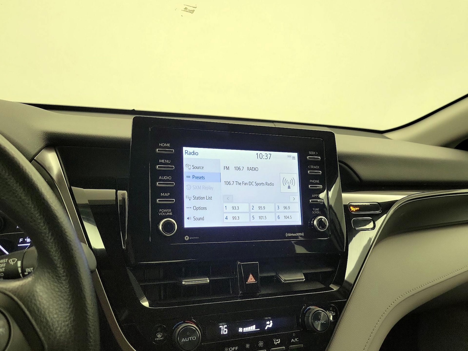2021 Toyota Camry LE - Photo 16