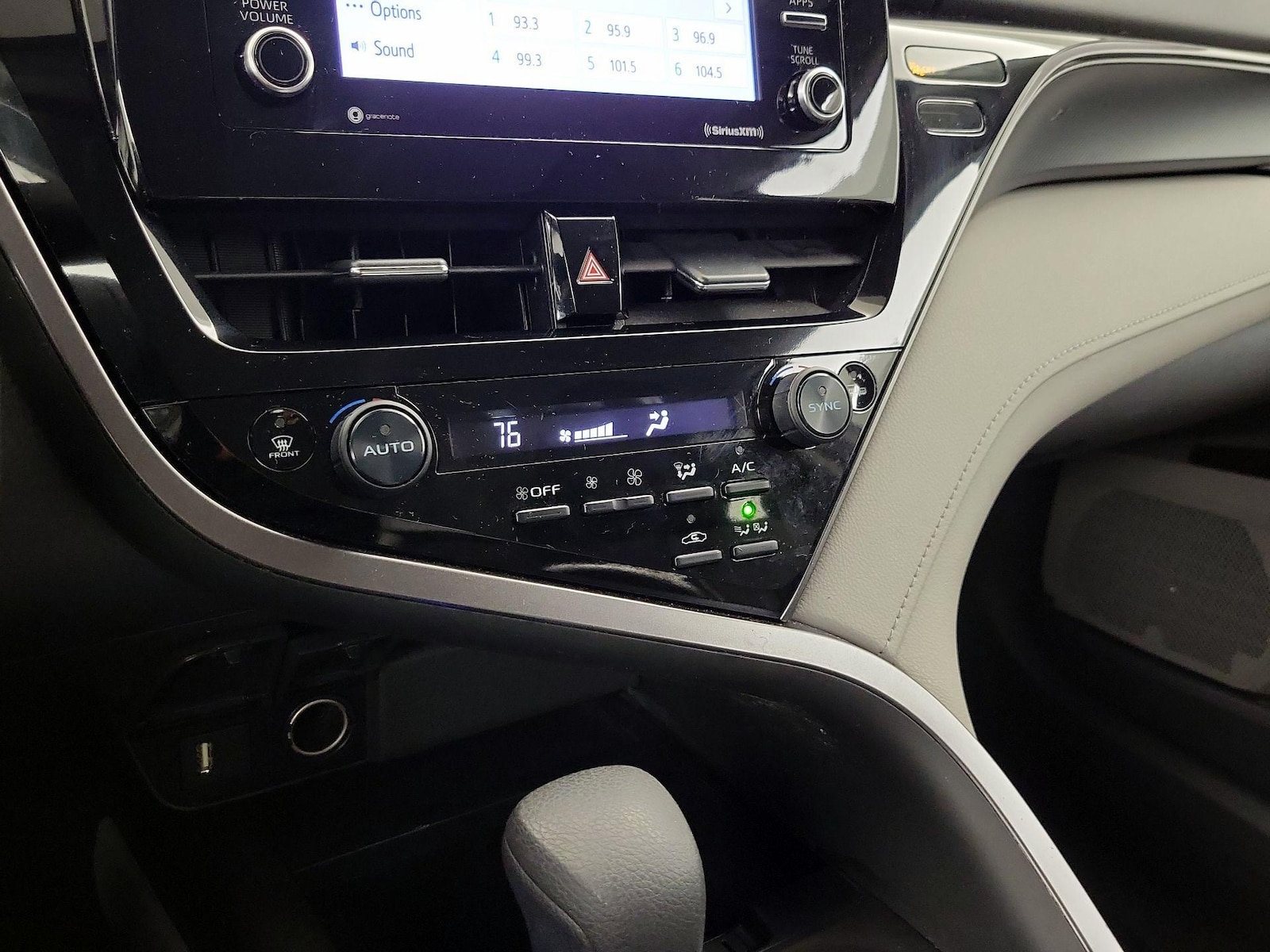 2021 Toyota Camry LE - Photo 17
