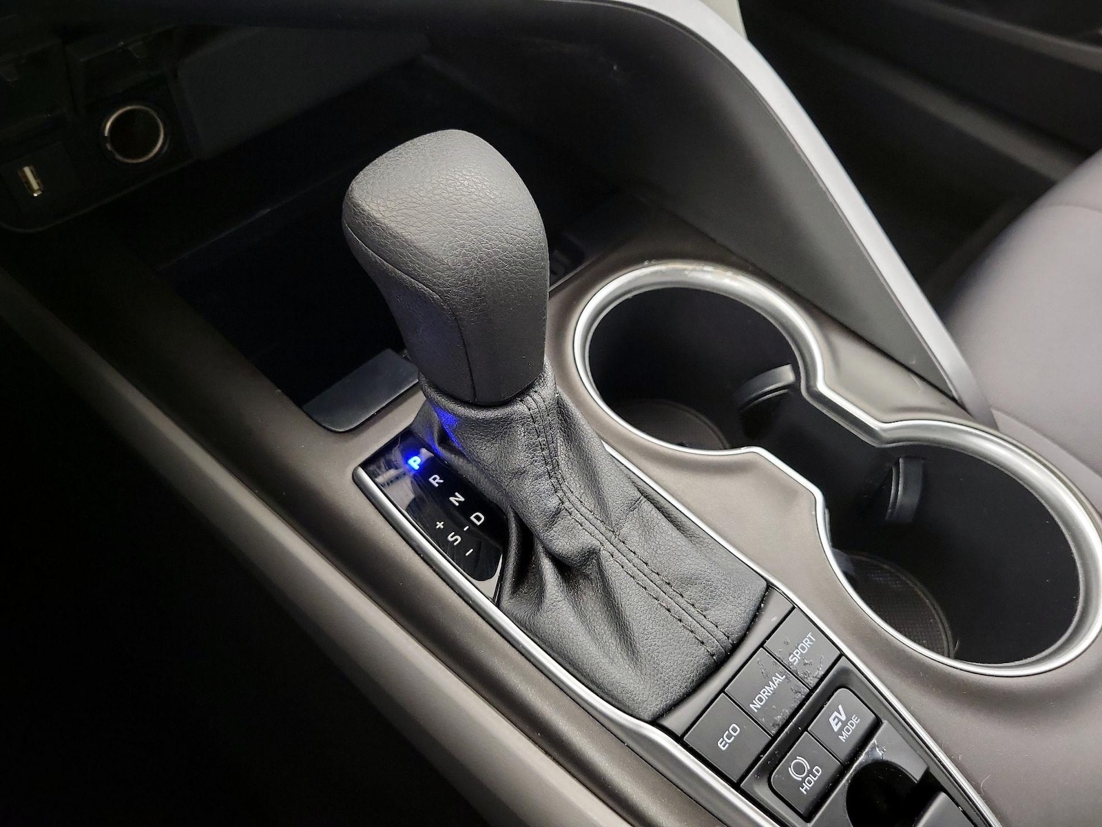 2021 Toyota Camry LE - Photo 18
