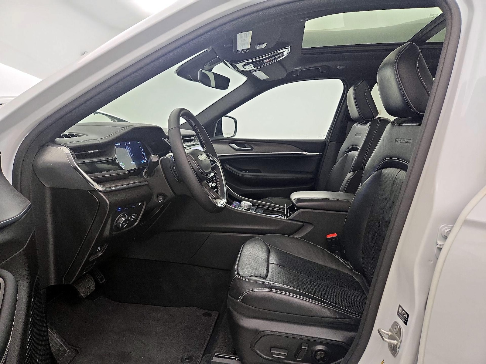 2023 Jeep Grand Cherokee Overland 4xe - Photo 12