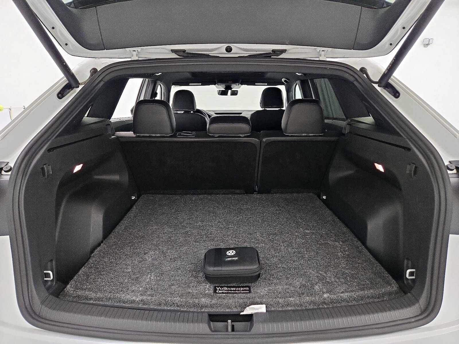 2023 Volkswagen Atlas Cross Sport SEL Premium R-Line - Photo 23