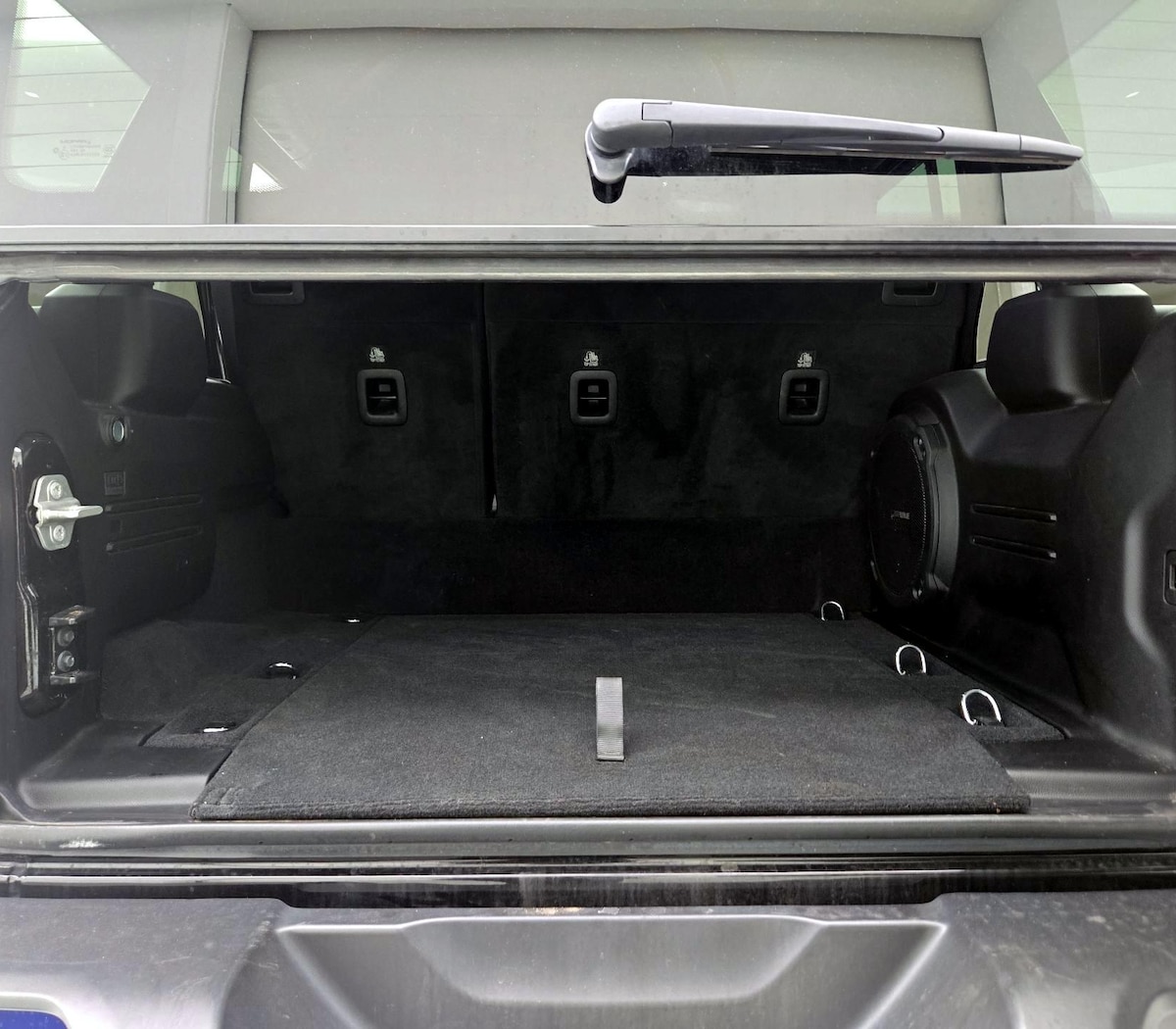 Trunk/Cargo (Seats Up)