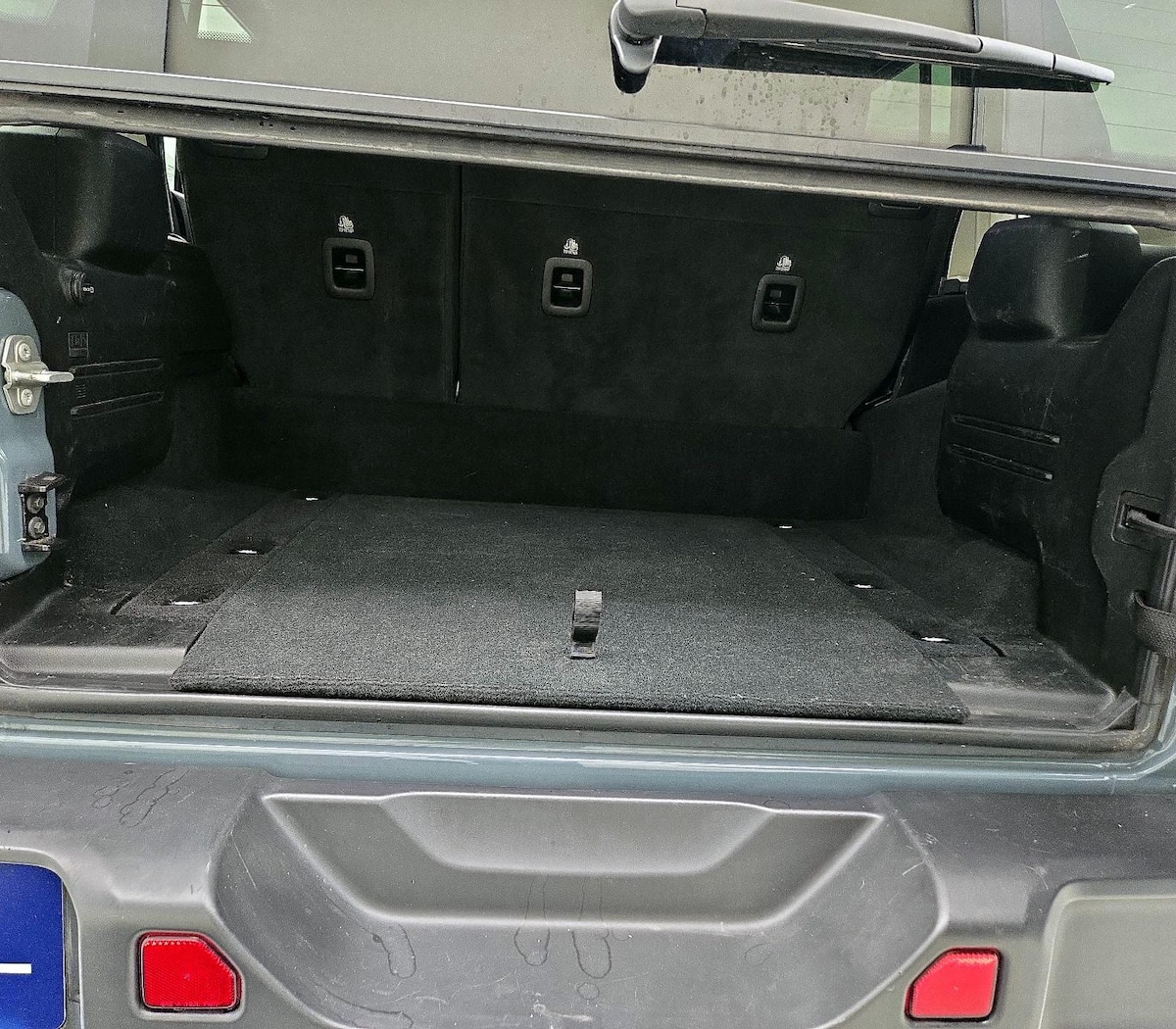 Trunk/Cargo (Seats Up)