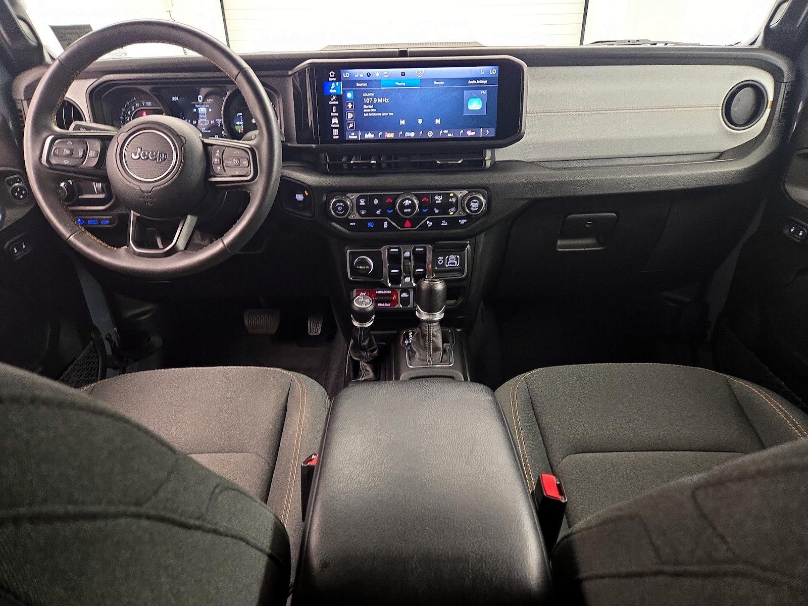 Apple CarPlay® & Android Auto™