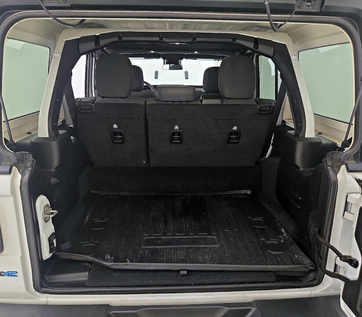 Trunk/Cargo (Seats Up)