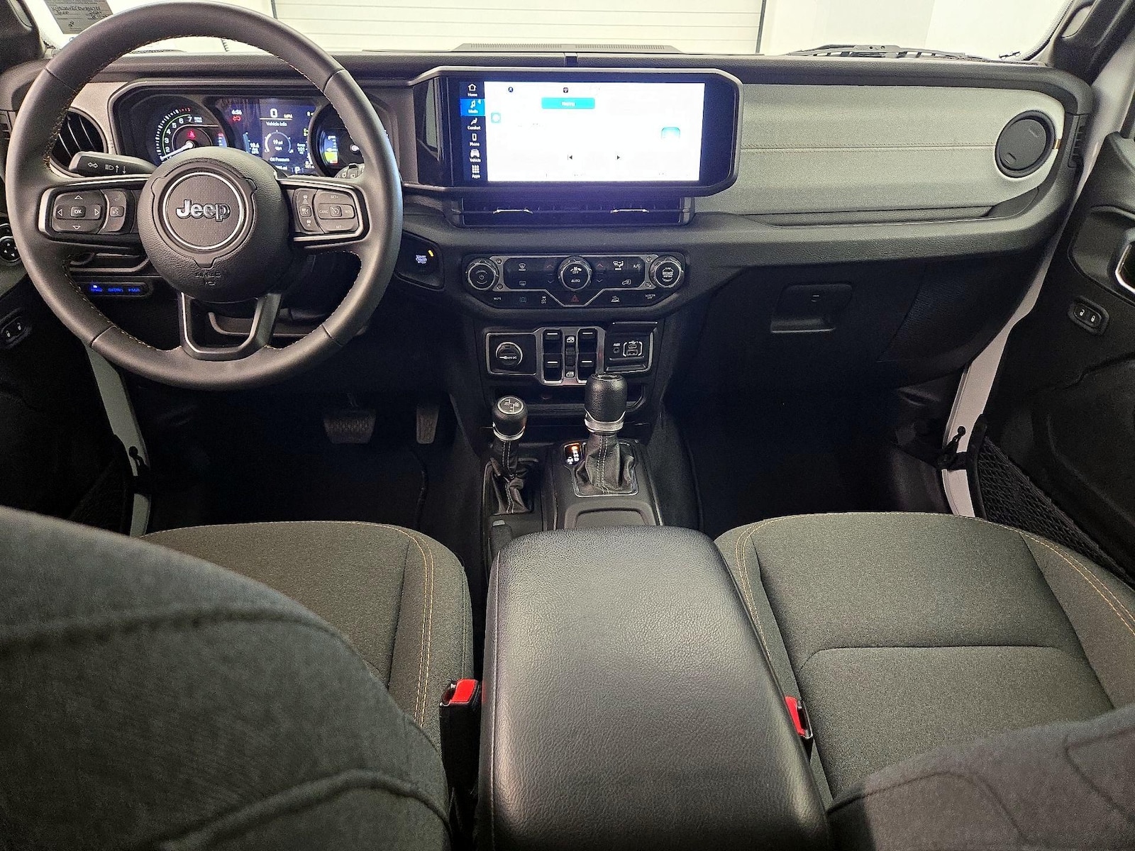 Apple CarPlay® & Android Auto™