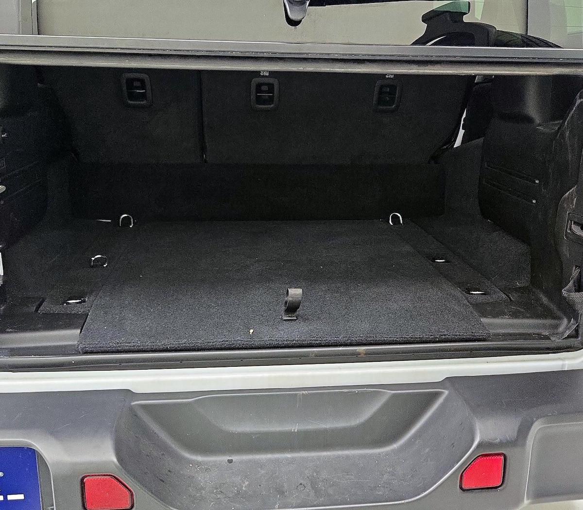 Trunk/Cargo (Seats Up)