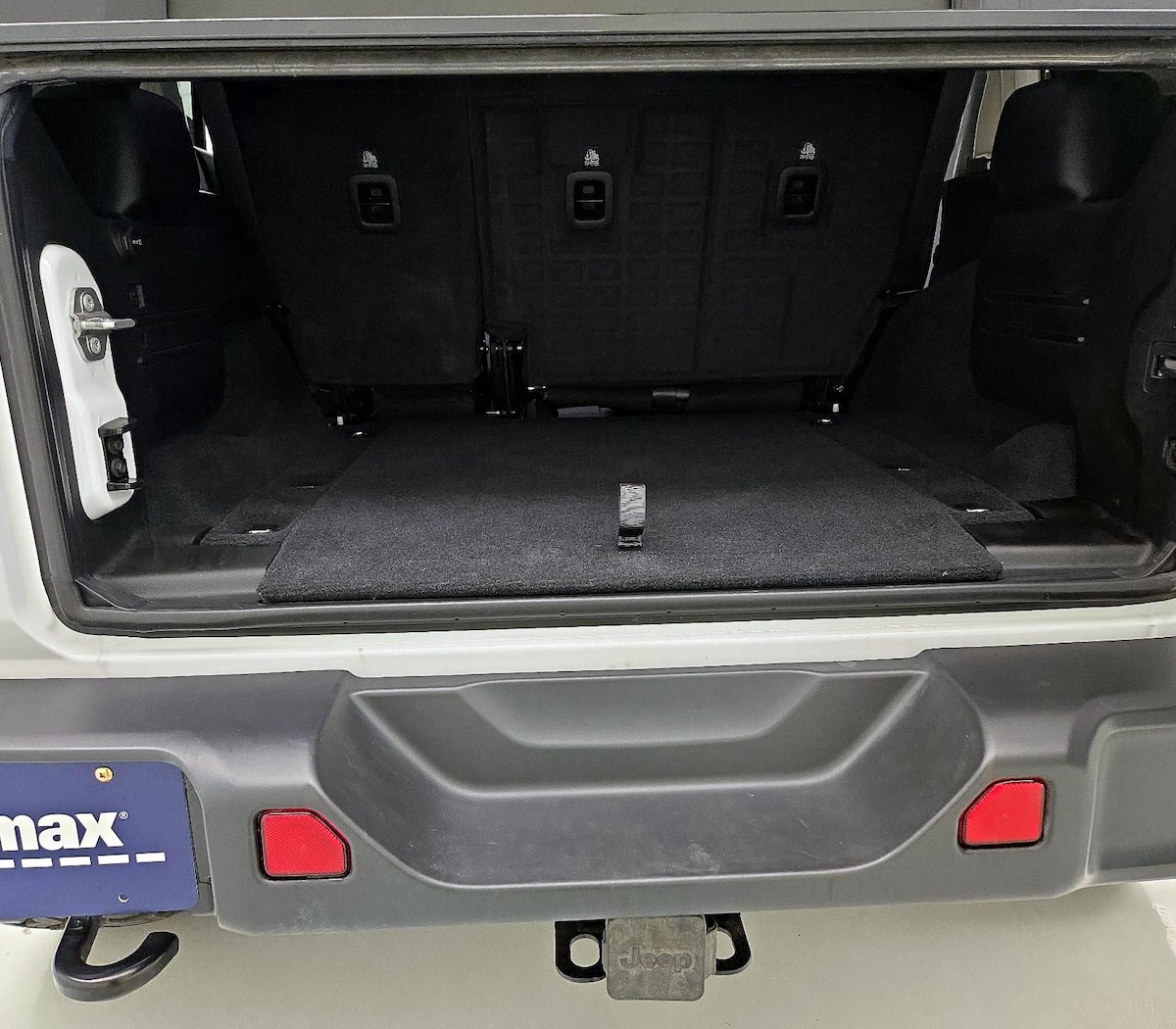 Trunk/Cargo (Seats Up)