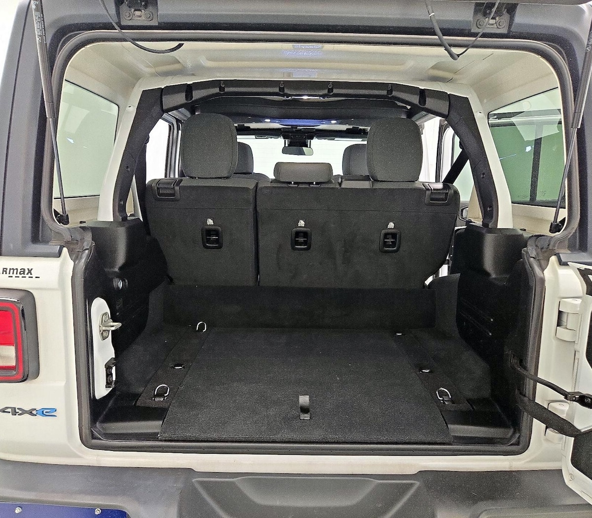 Trunk/Cargo (Seats Up)