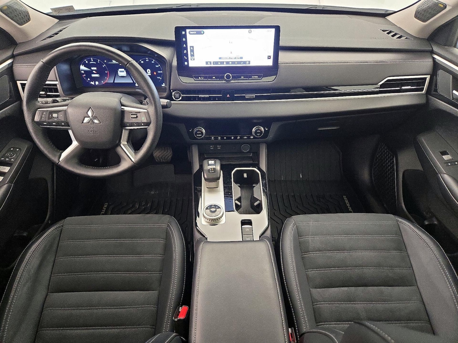 2025 Mitsubishi Outlander SE - Photo 10