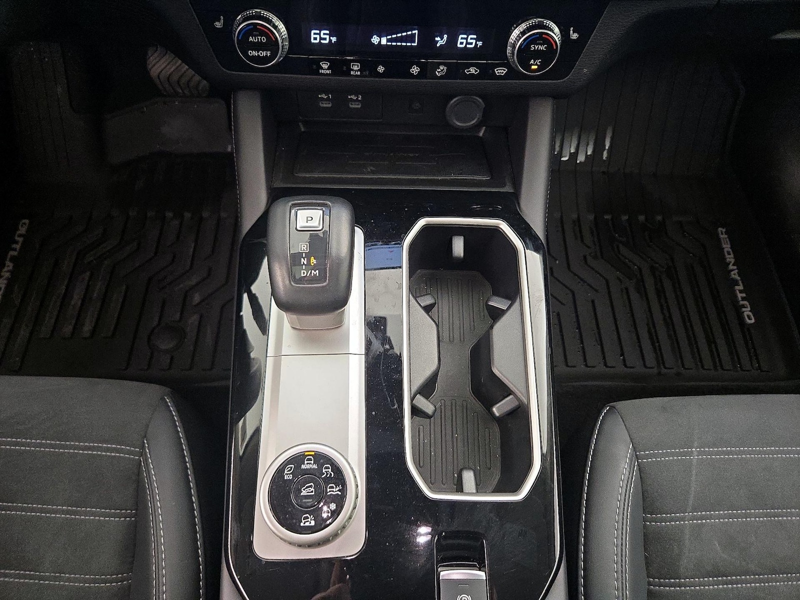 2025 Mitsubishi Outlander SE - Photo 19