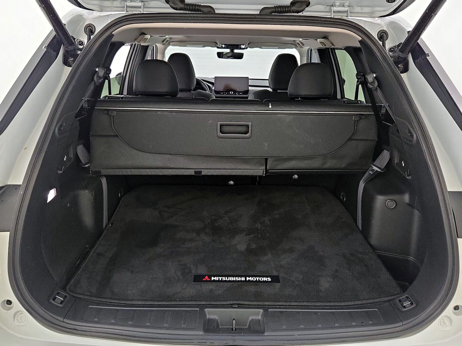 2025 Mitsubishi Outlander SE - Photo 23