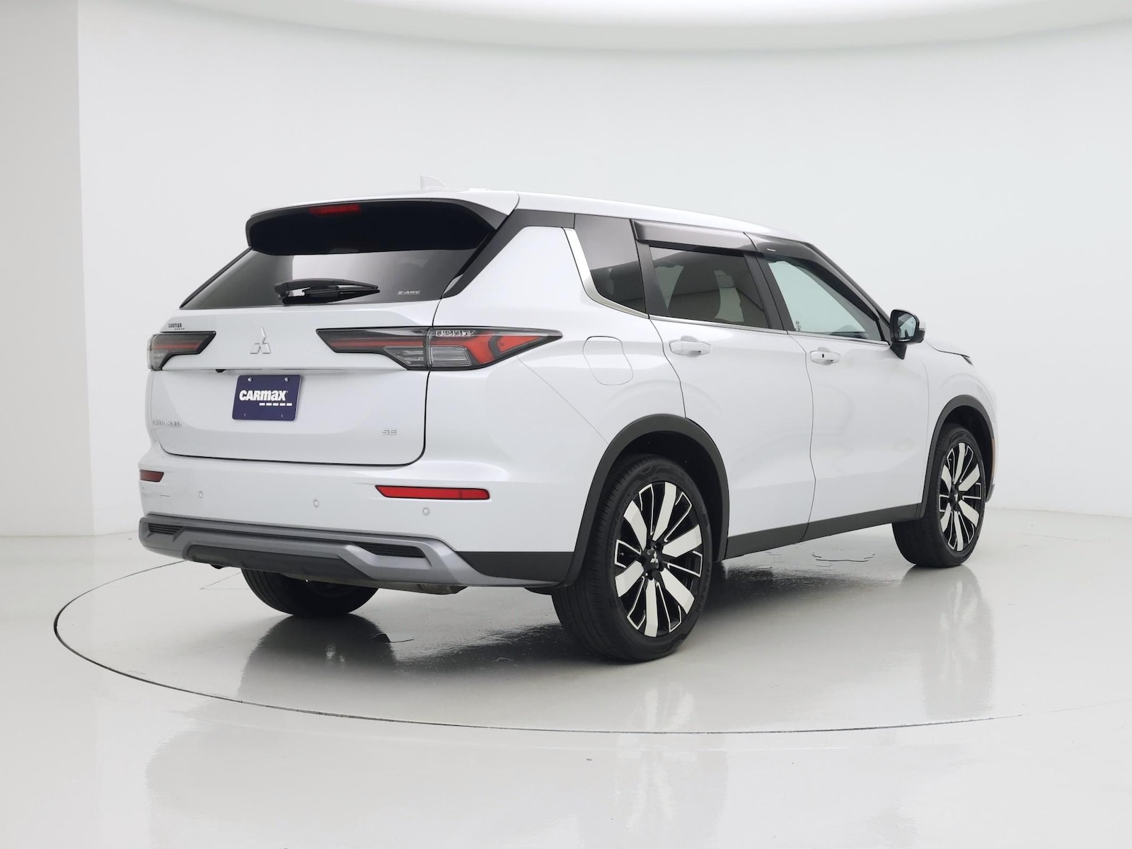2025 Mitsubishi Outlander SE - Photo 9
