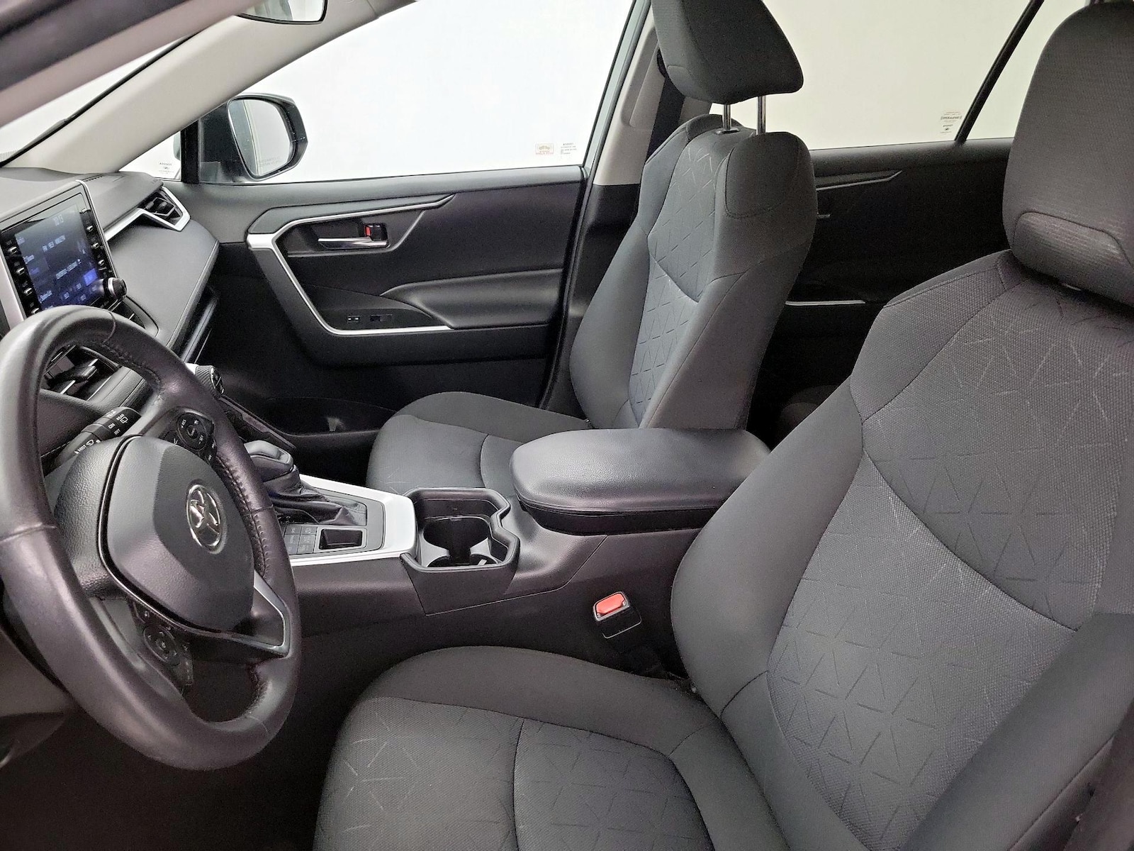 2021 Toyota RAV4 XLE - Photo 12