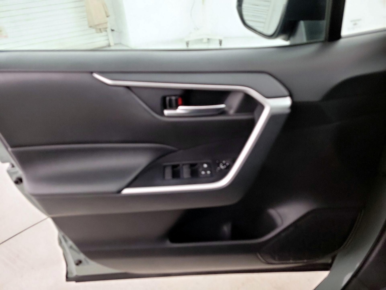 2021 Toyota RAV4 XLE - Photo 13