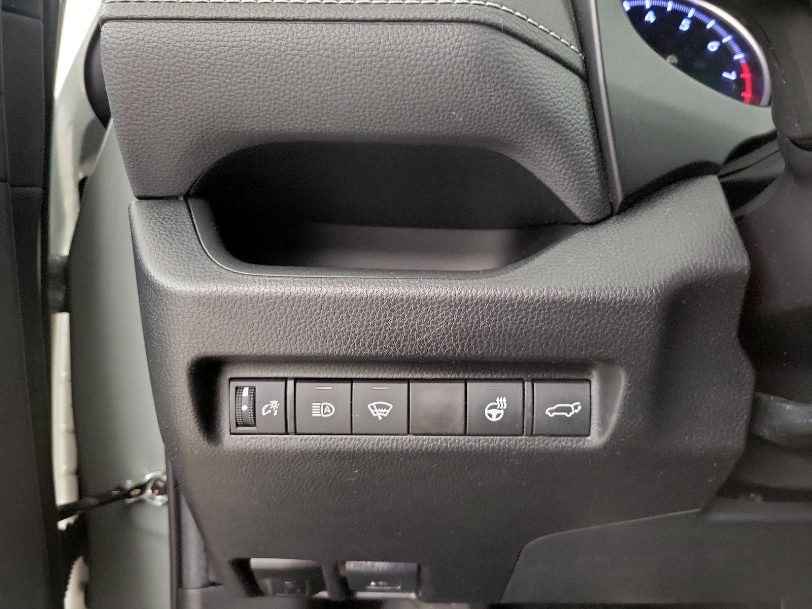 2021 Toyota RAV4 XLE - Photo 14