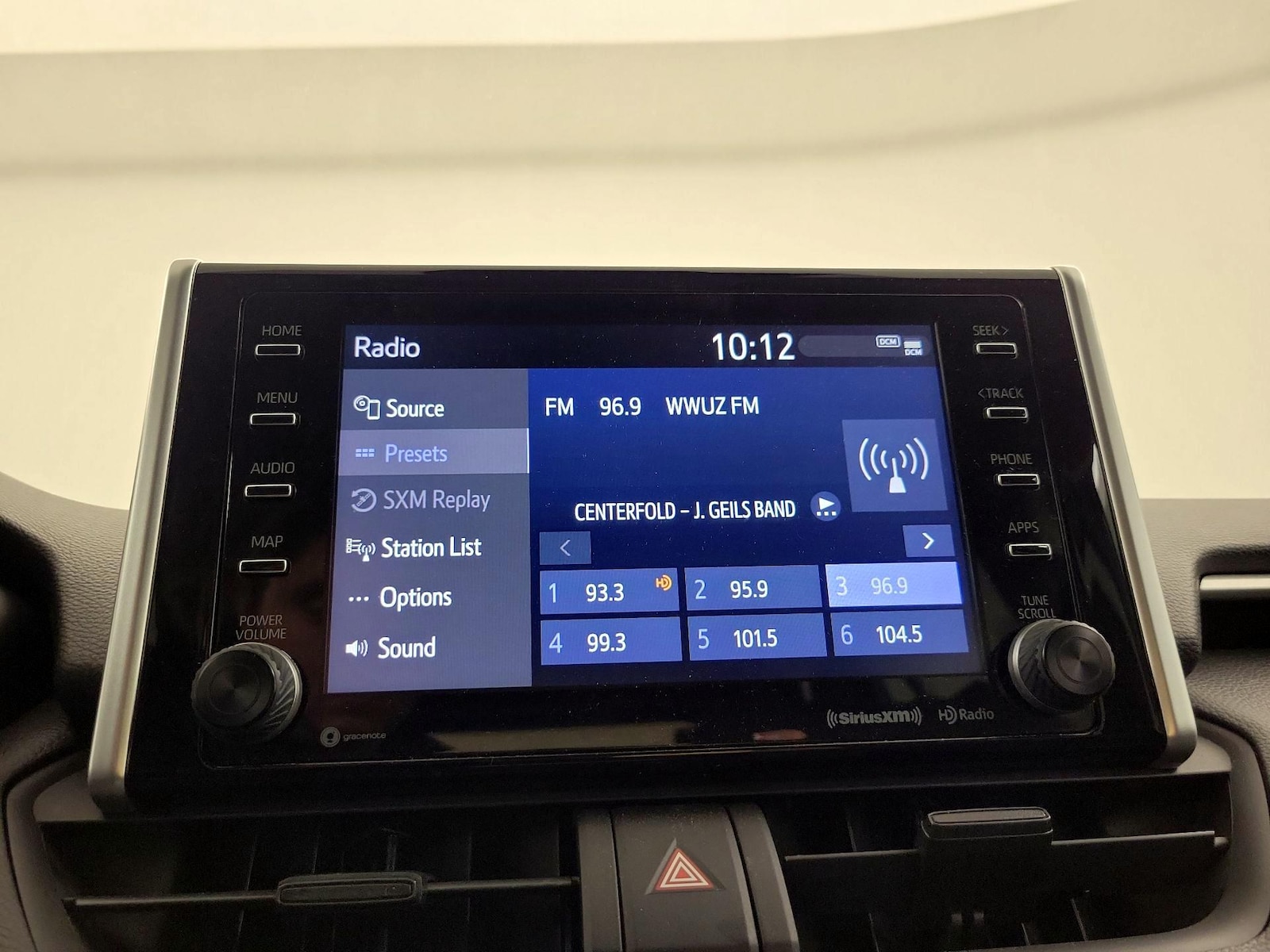 2021 Toyota RAV4 XLE - Photo 16