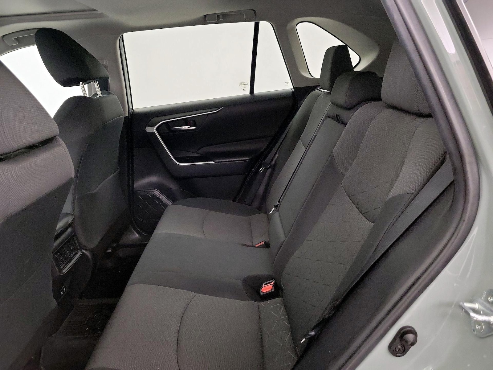 2021 Toyota RAV4 XLE - Photo 21