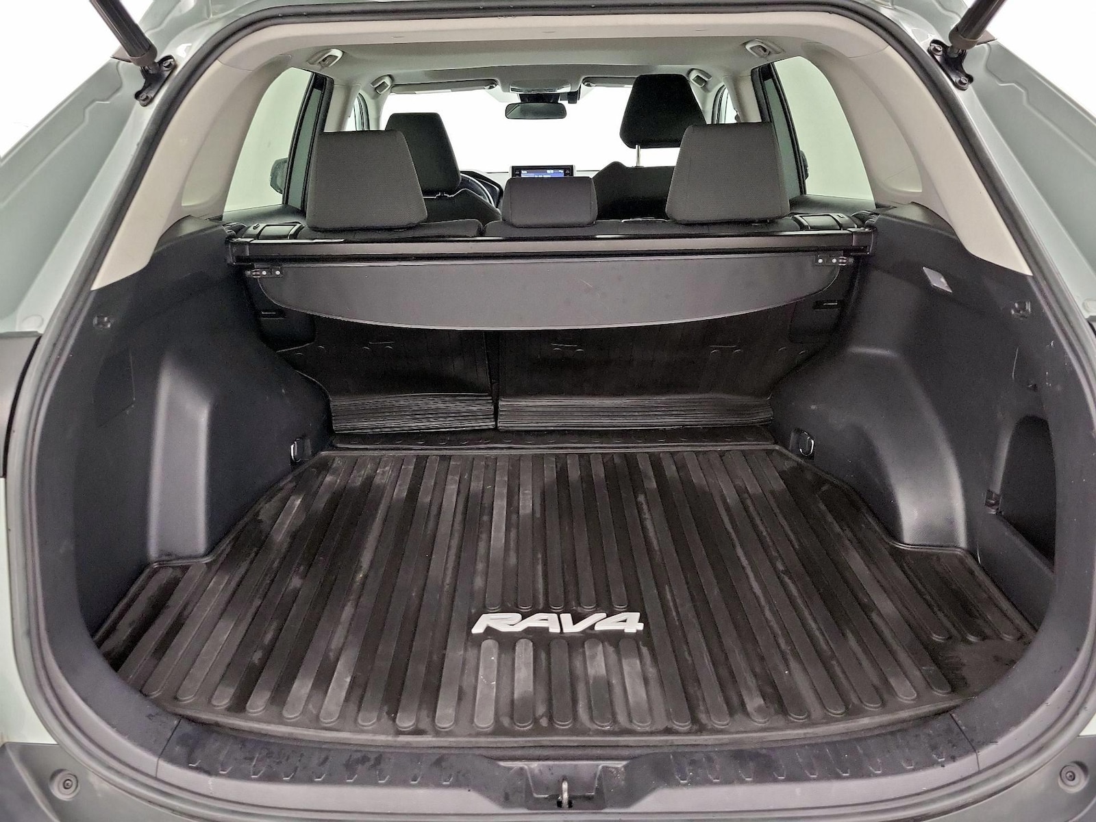 2021 Toyota RAV4 XLE - Photo 22