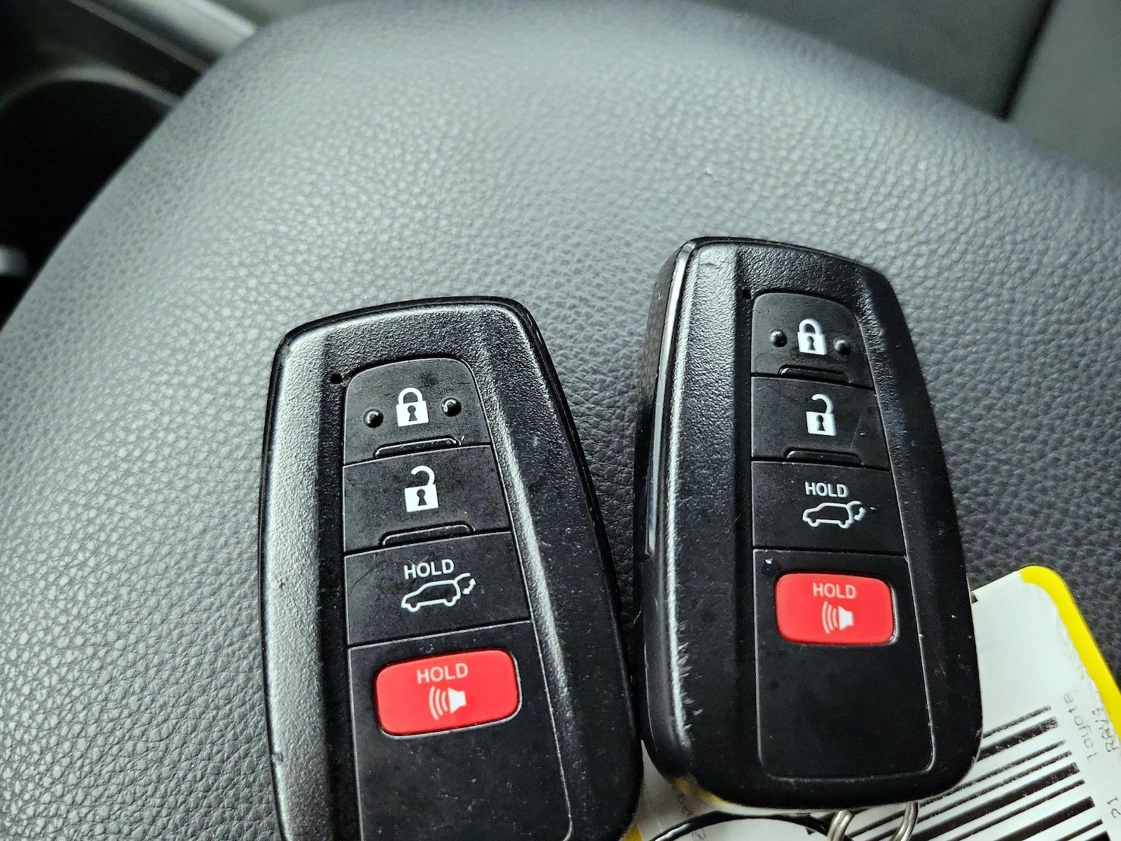 2021 Toyota RAV4 XLE - Photo 24