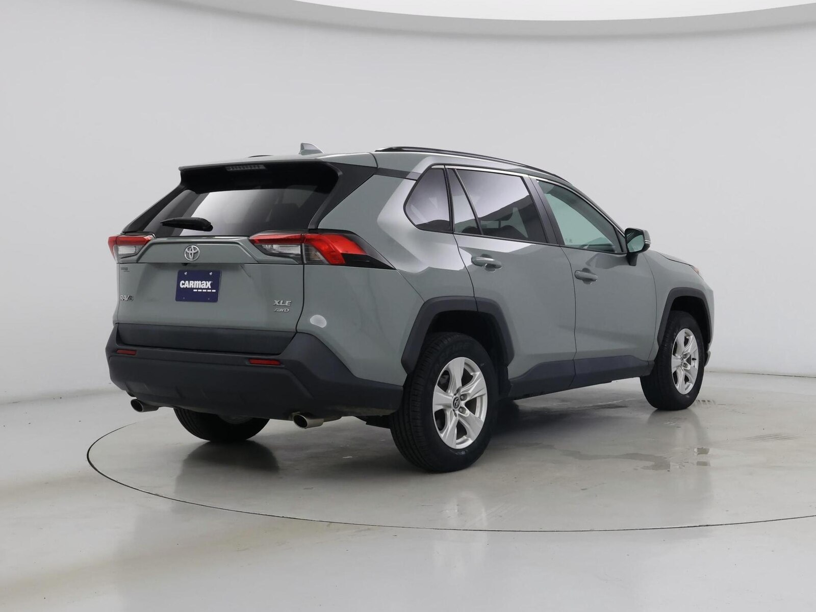 2021 Toyota RAV4 XLE - Photo 9