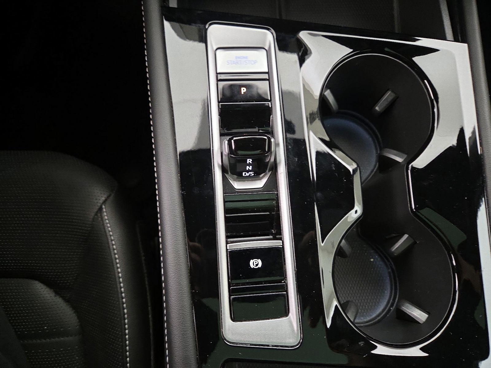 2024 Volkswagen Atlas Cross Sport SEL R-LINE - Photo 18