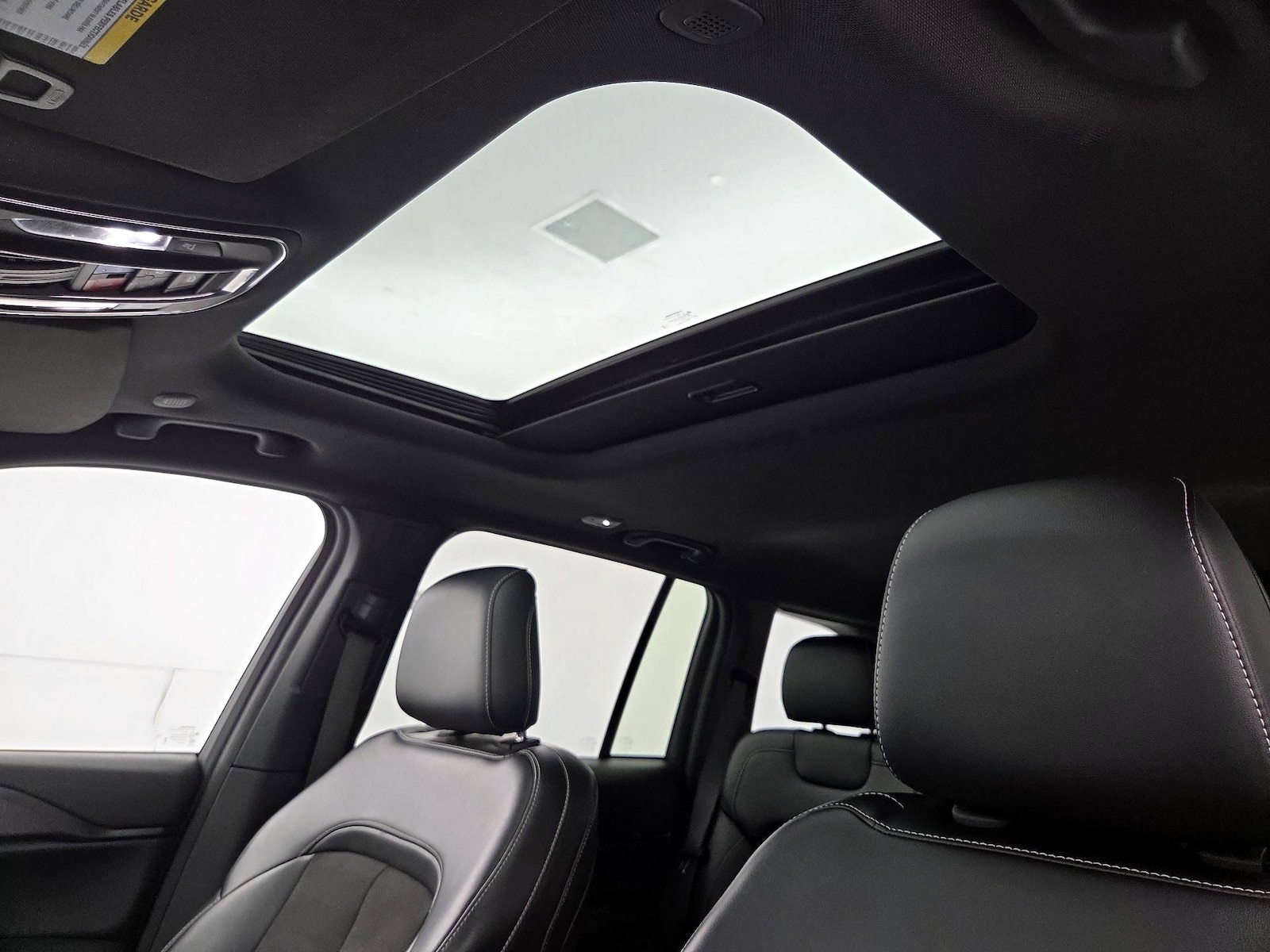 Sunroof(s) & Overhead Airbags