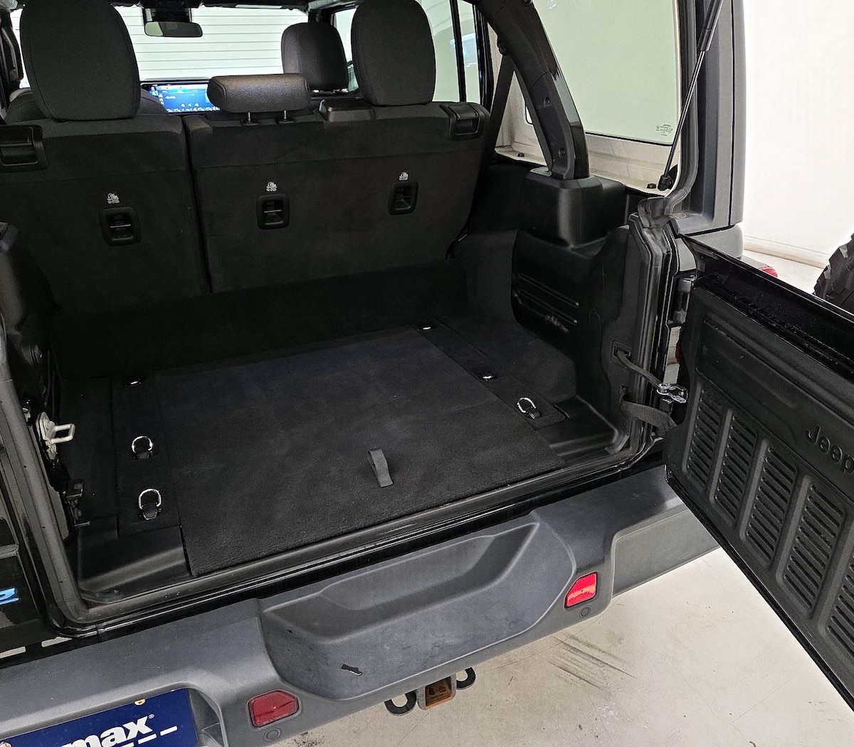 Trunk/Cargo (Seats Up)