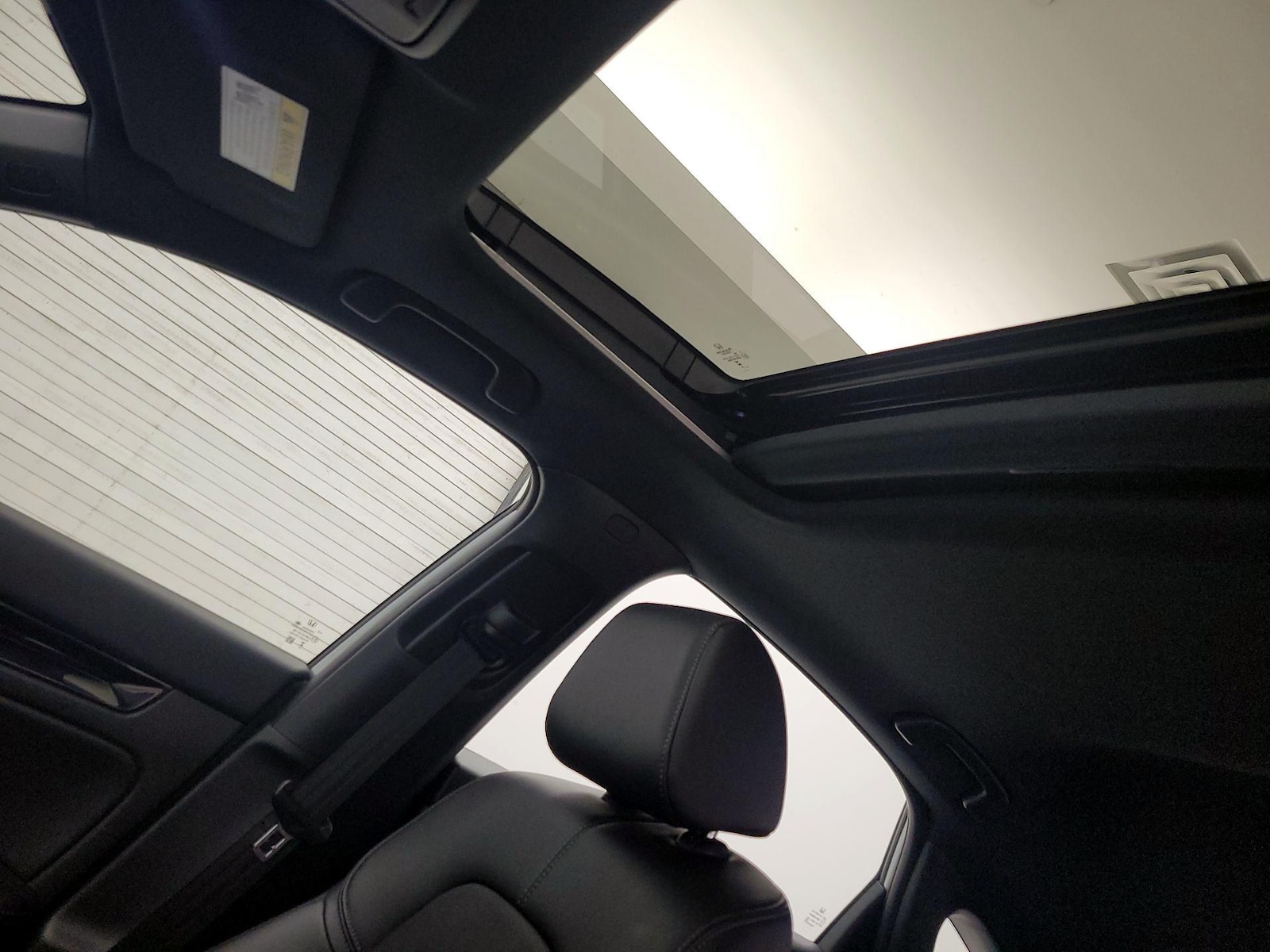 Sunroof(s) & Overhead Airbags