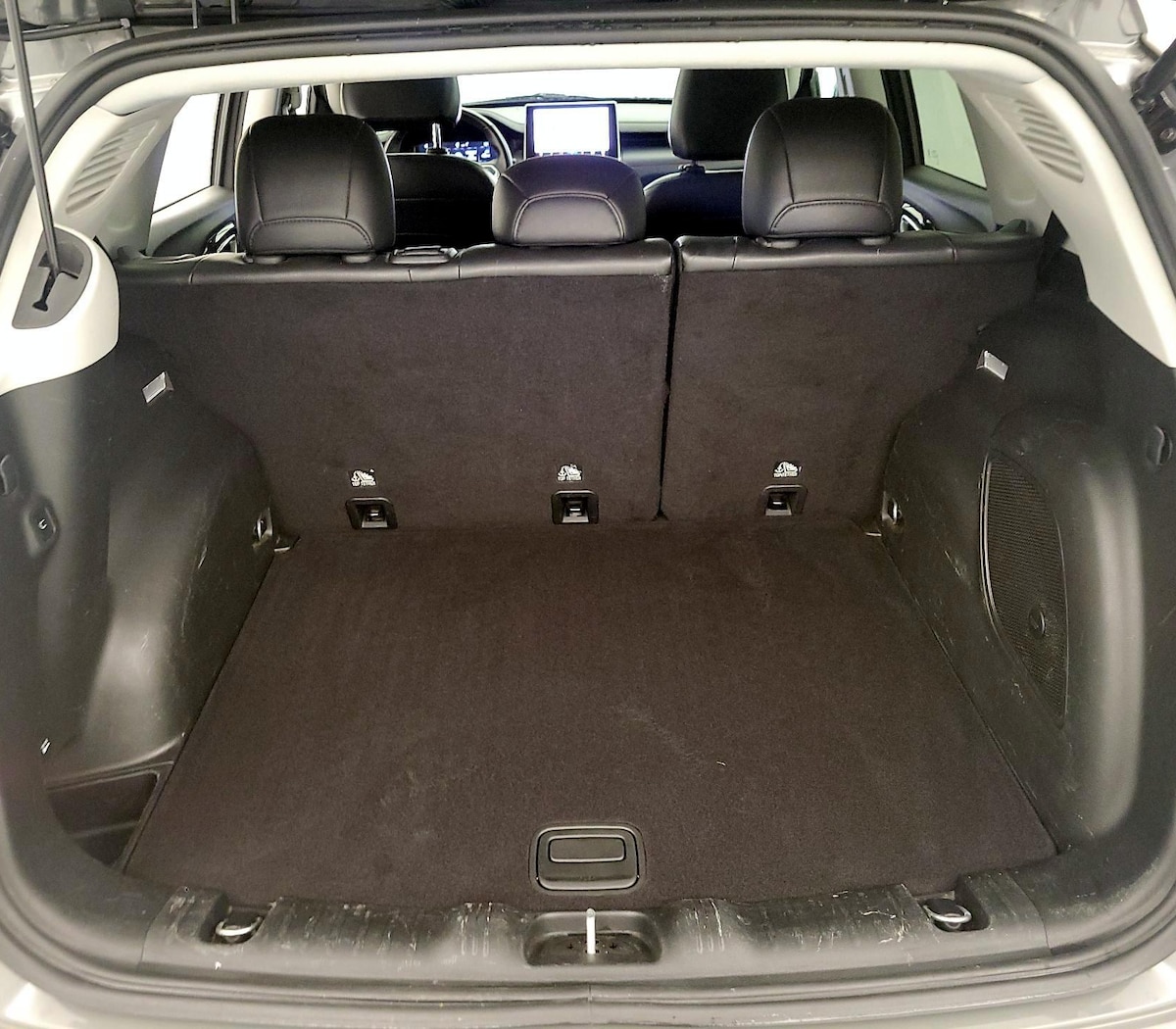 Trunk/Cargo (Seats Up)