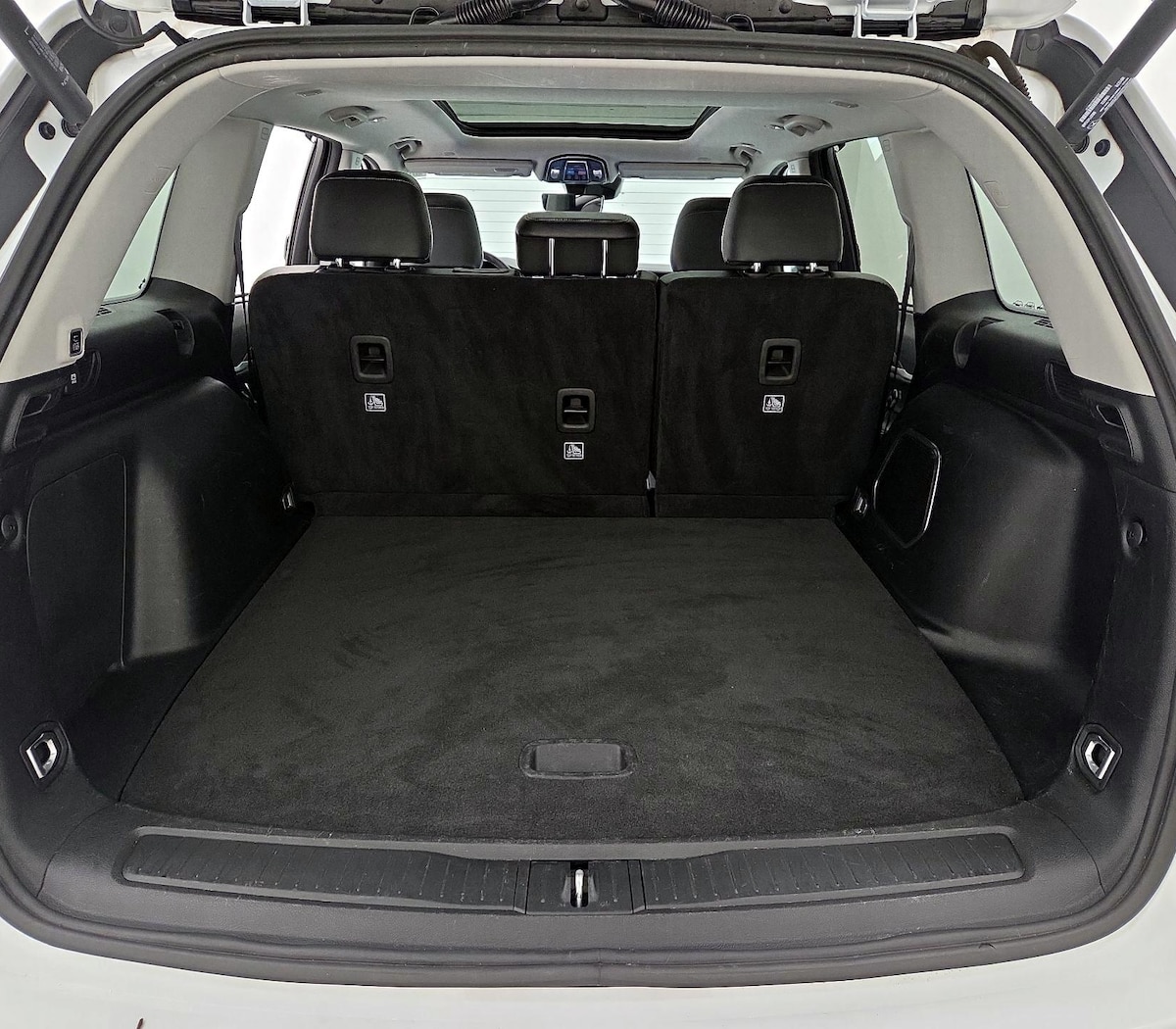 Trunk/Cargo (Seats Up)