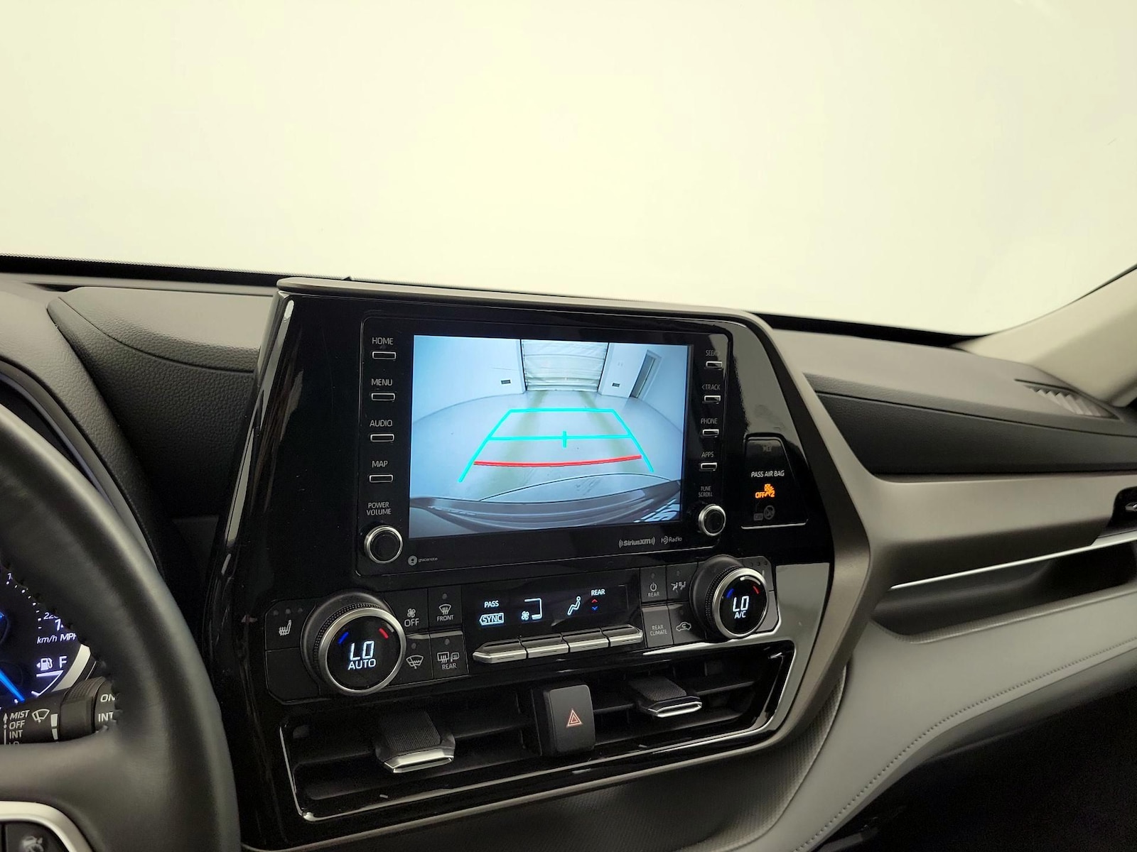 2022 Toyota Highlander XLE - Photo 15