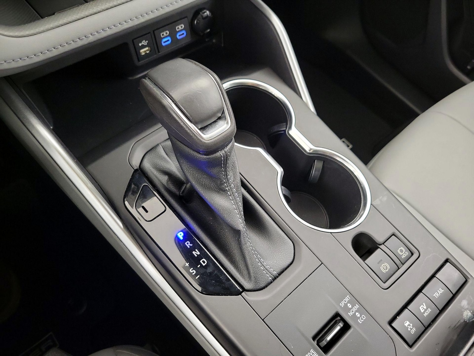 2022 Toyota Highlander XLE - Photo 18