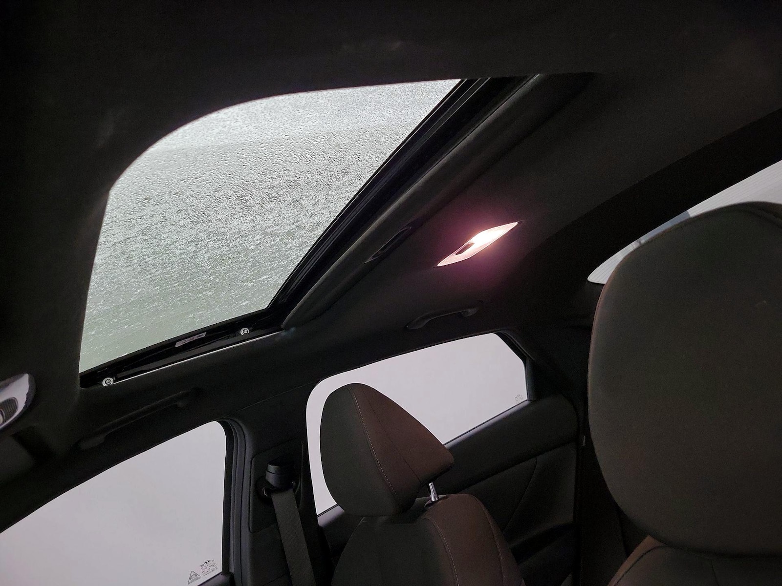 Sunroof(s) & Overhead Airbags