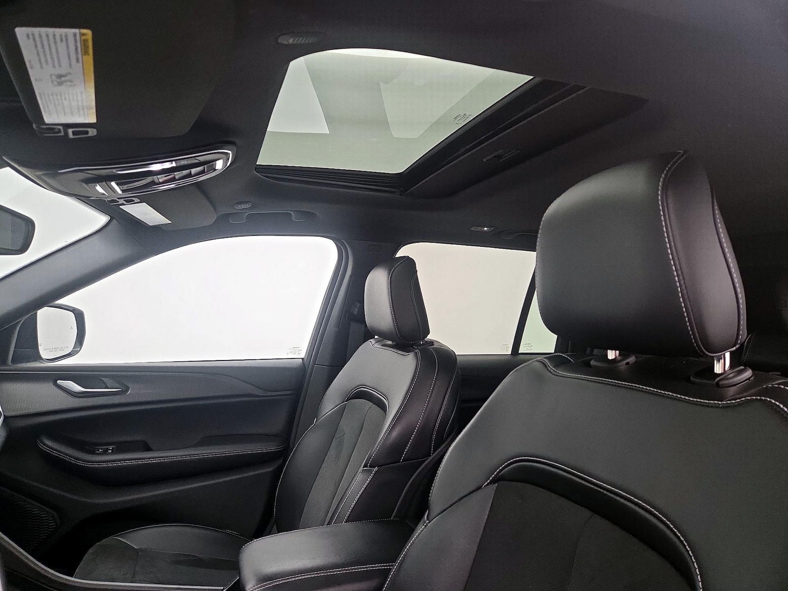 Sunroof(s) & Overhead Airbags
