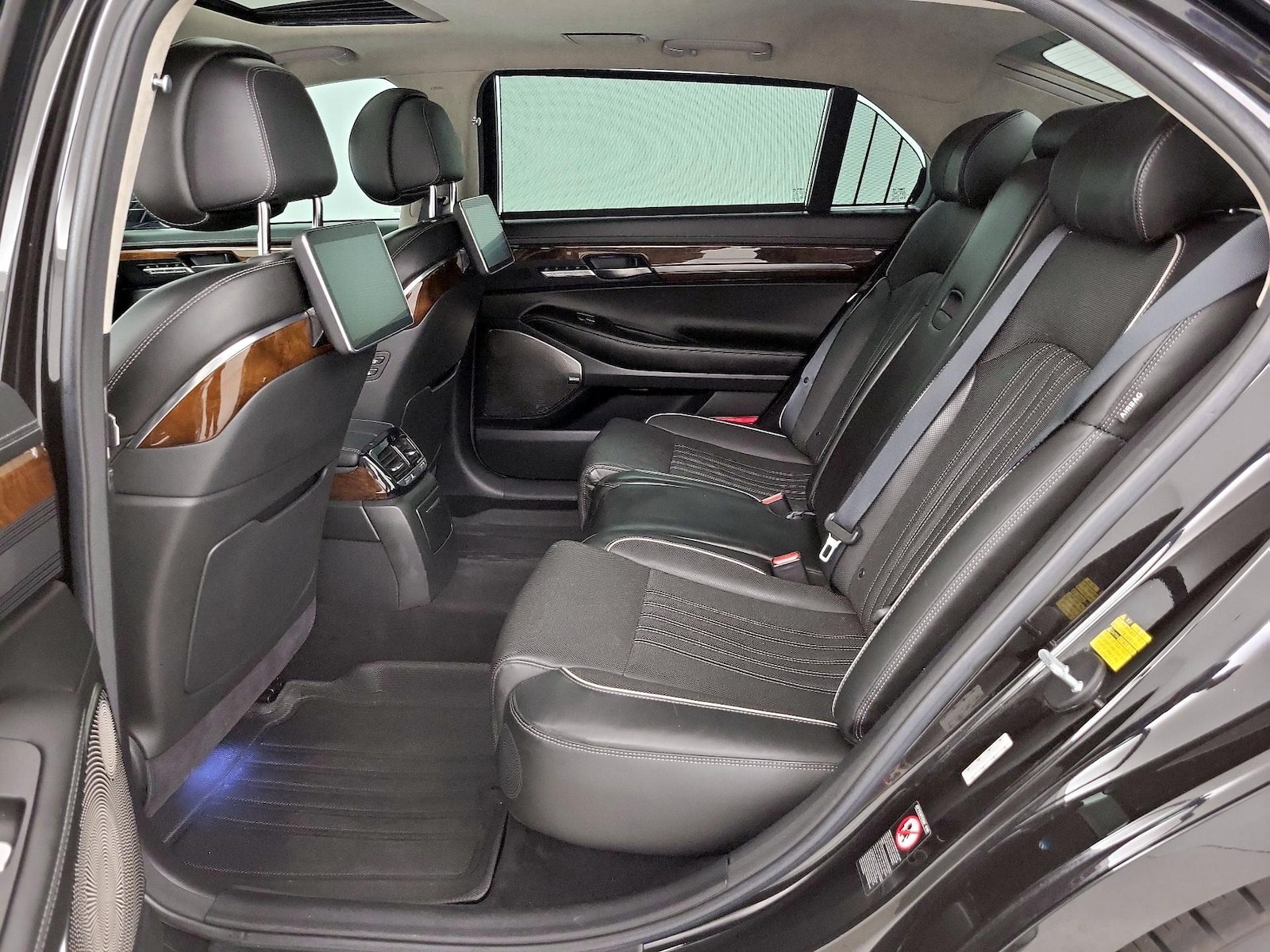 Rear A/C Seat(s)