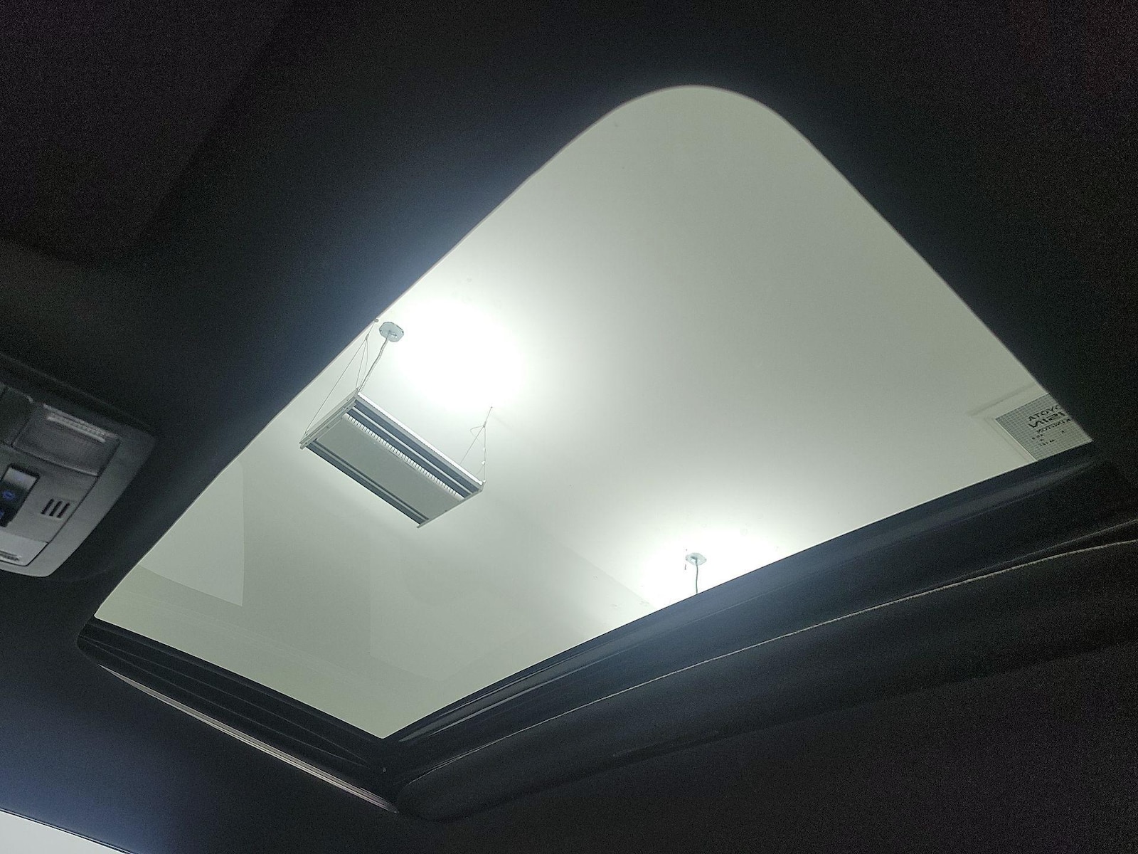 Sunroof(s) & Overhead Airbags